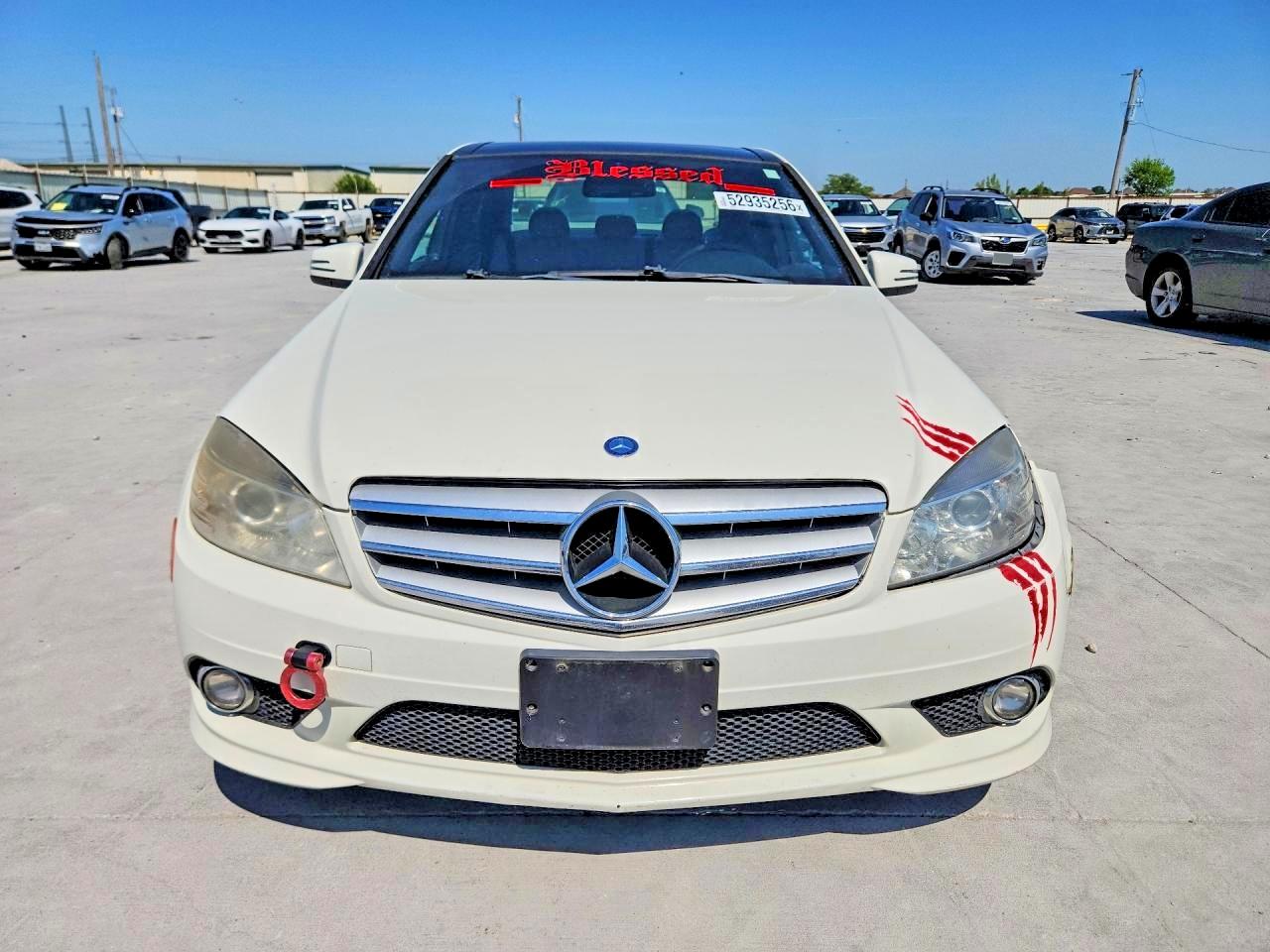 2010 Mercedes-benz C 300 White vin: WDDGF5EB5AR103969