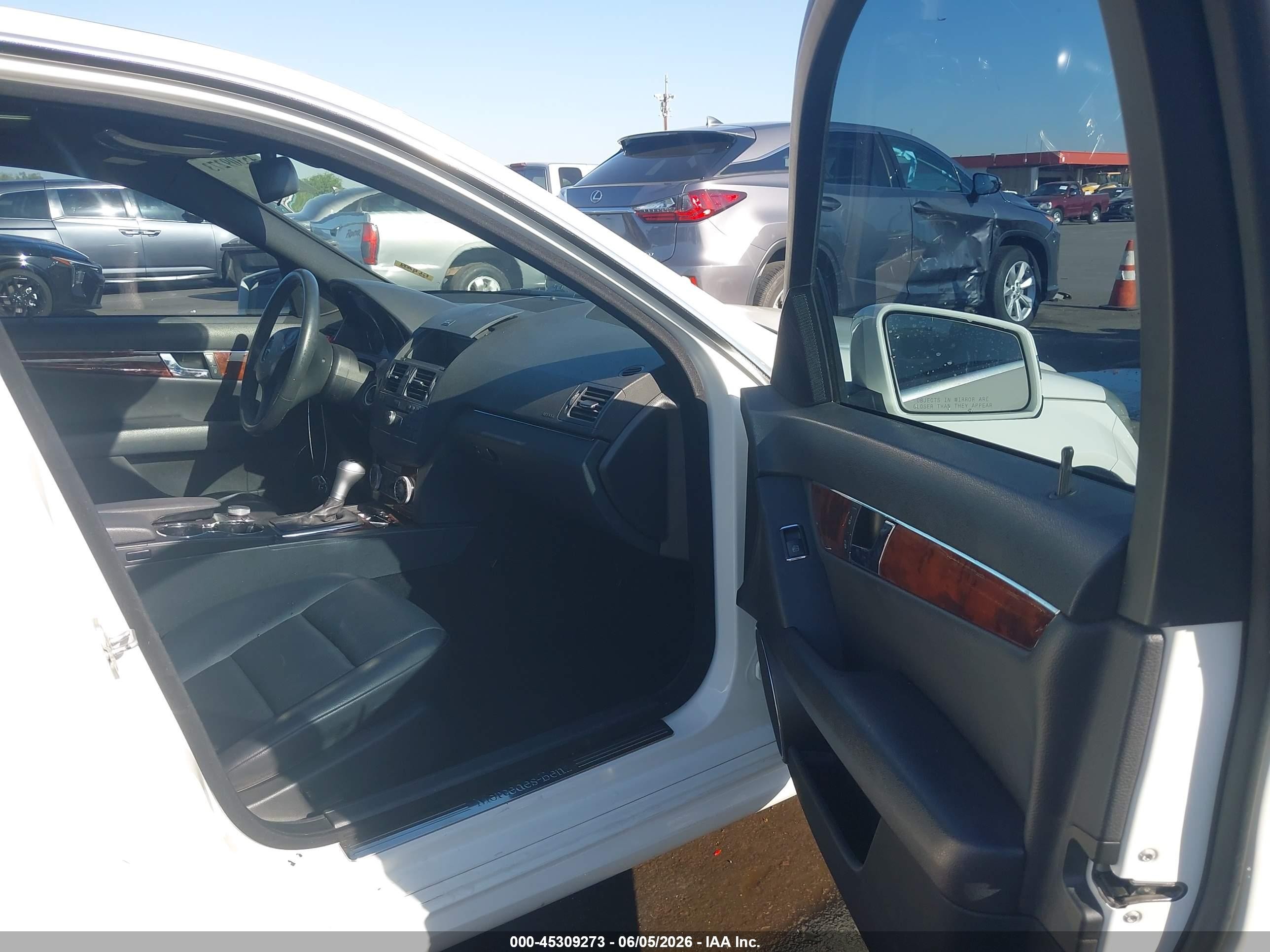 2010 Mercedes-benz C 300 Sport White vin: WDDGF5EB5AR123865