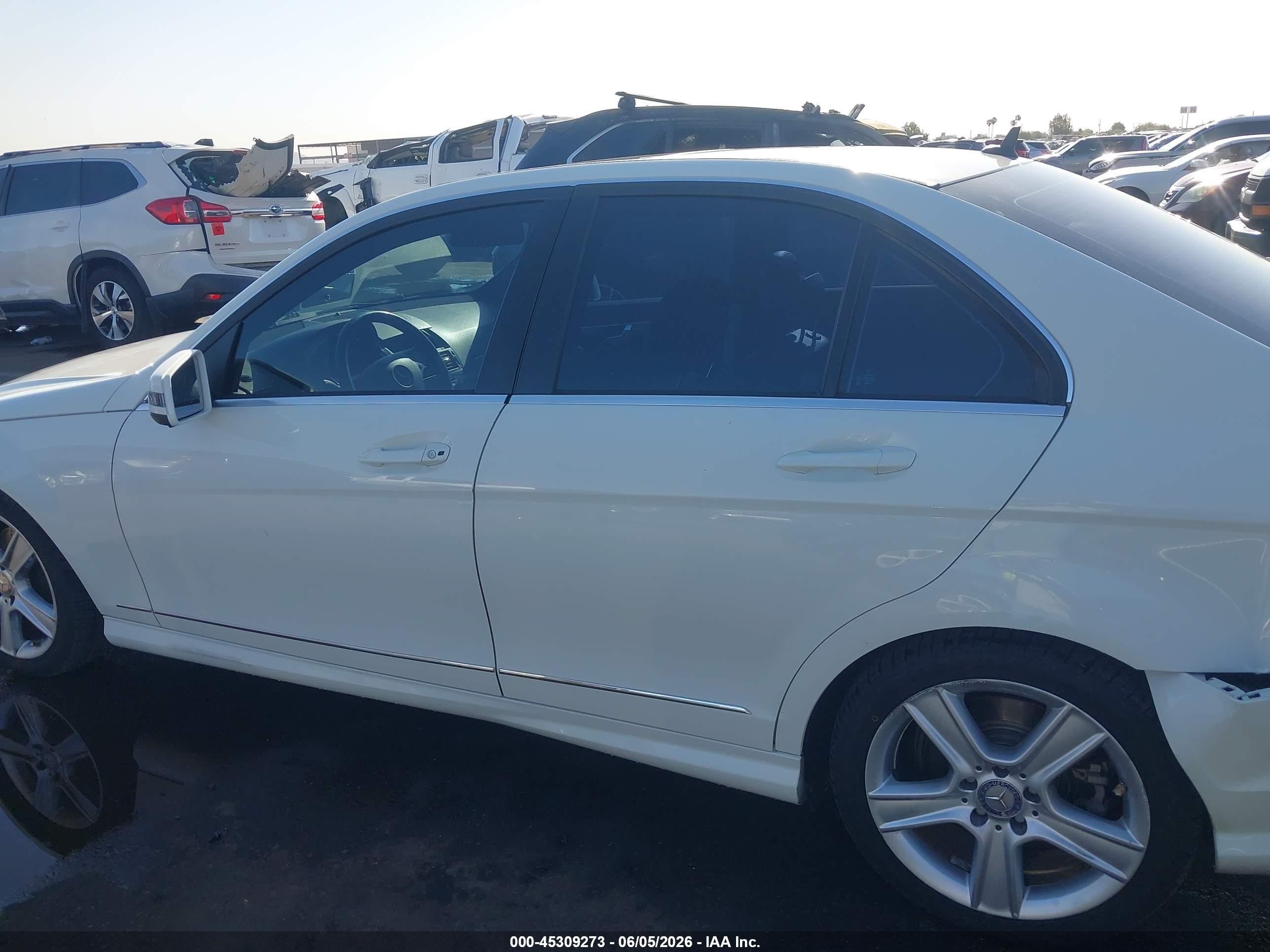2010 Mercedes-benz C 300 Sport White vin: WDDGF5EB5AR123865