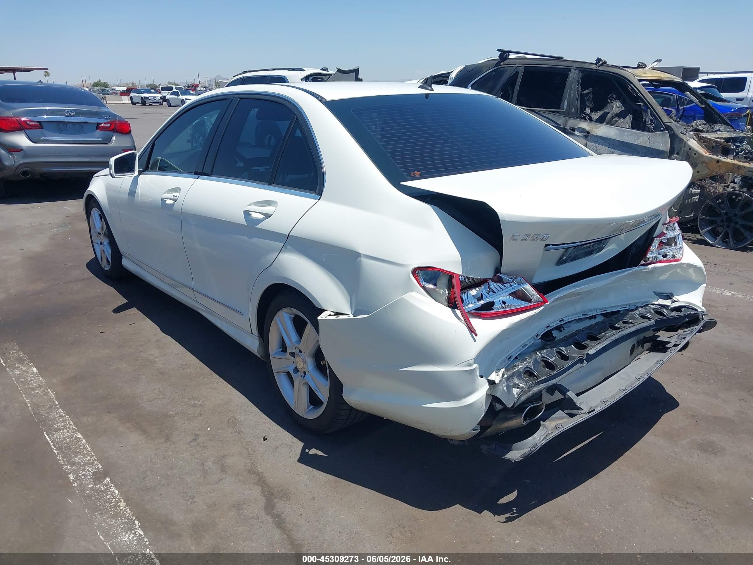 2010 Mercedes-benz C 300 Sport White vin: WDDGF5EB5AR123865