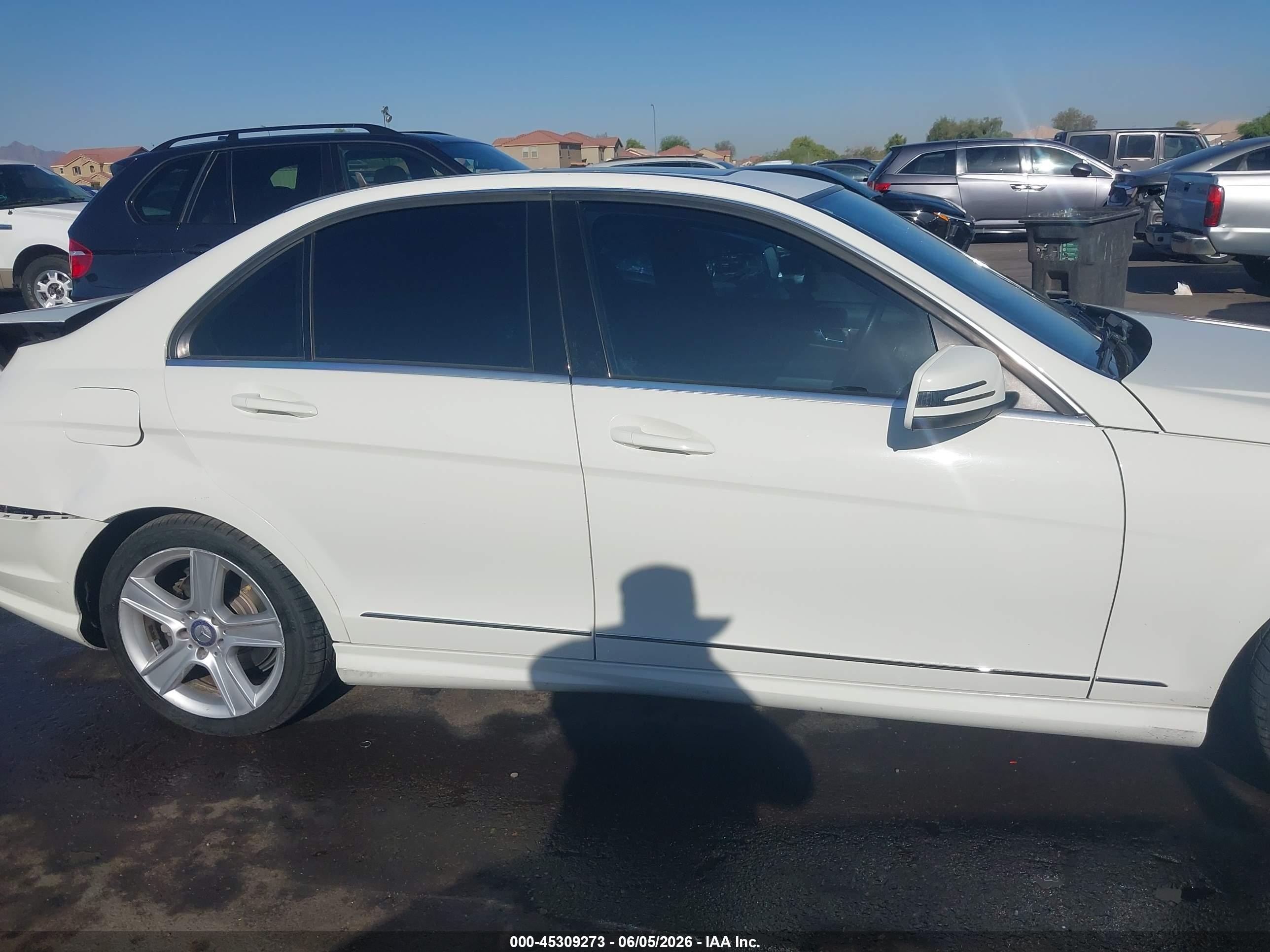 2010 Mercedes-benz C 300 Sport White vin: WDDGF5EB5AR123865