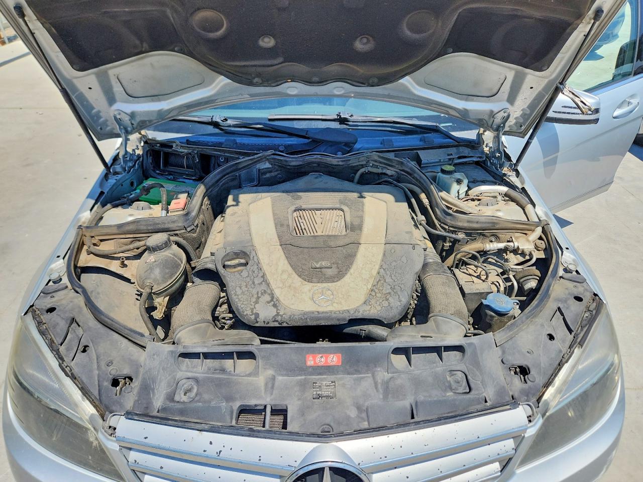 2011 Mercedes-benz C 300 Silver vin: WDDGF5EB5BA459774