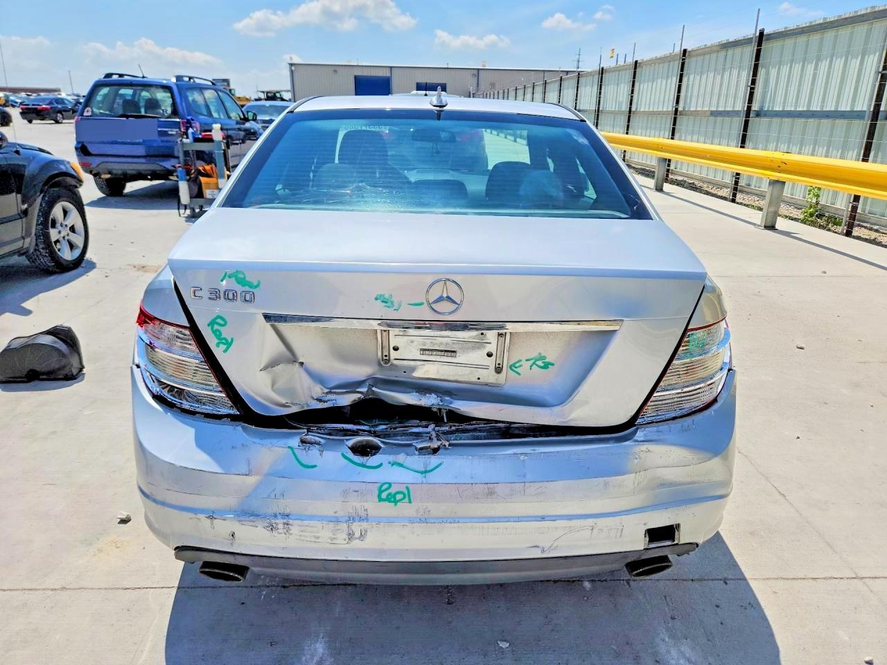 2011 Mercedes-benz C 300 Silver vin: WDDGF5EB5BA459774