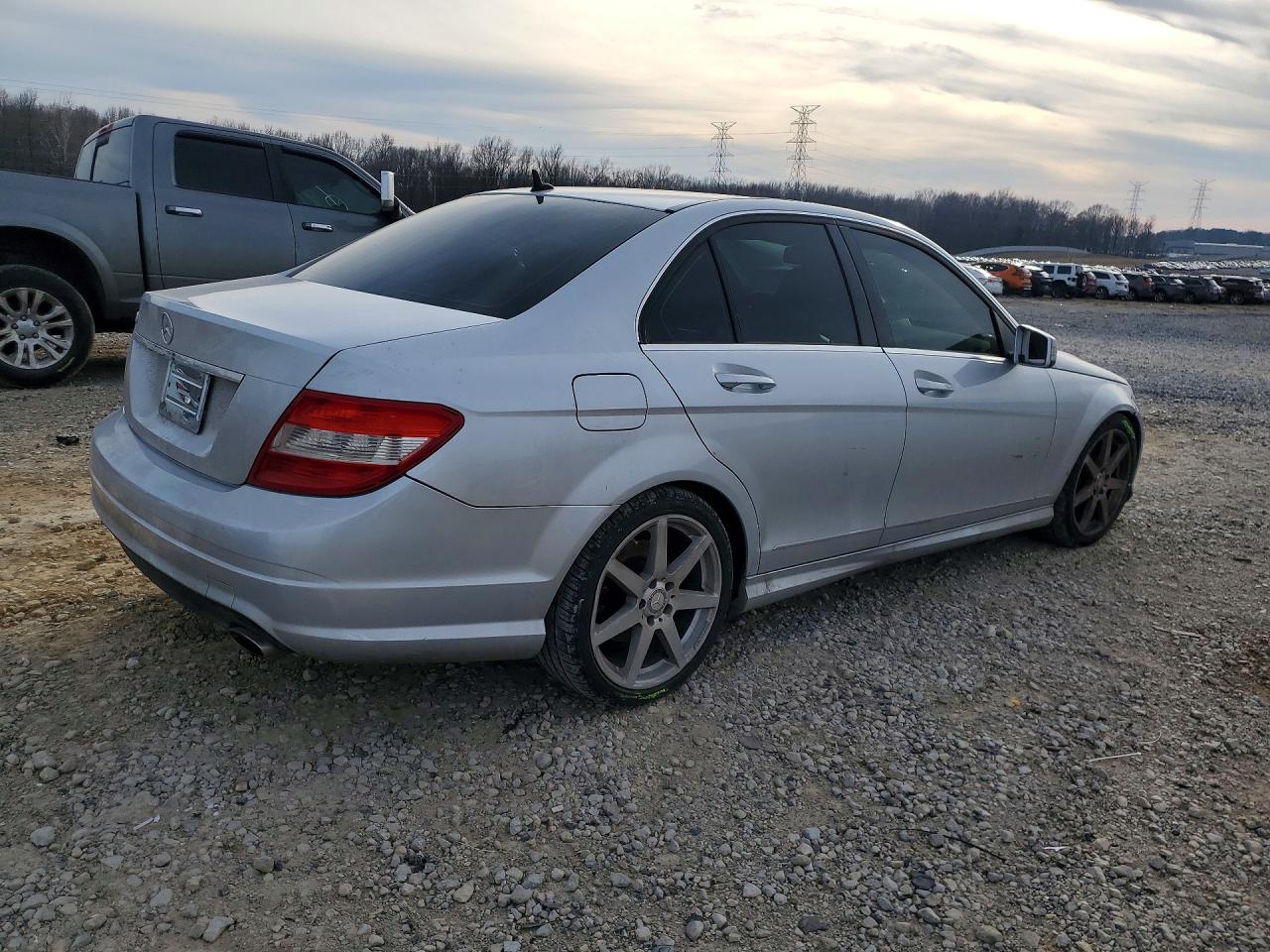 2011 Mercedes-benz C 300 Серебряный vin: WDDGF5EB5BA460732