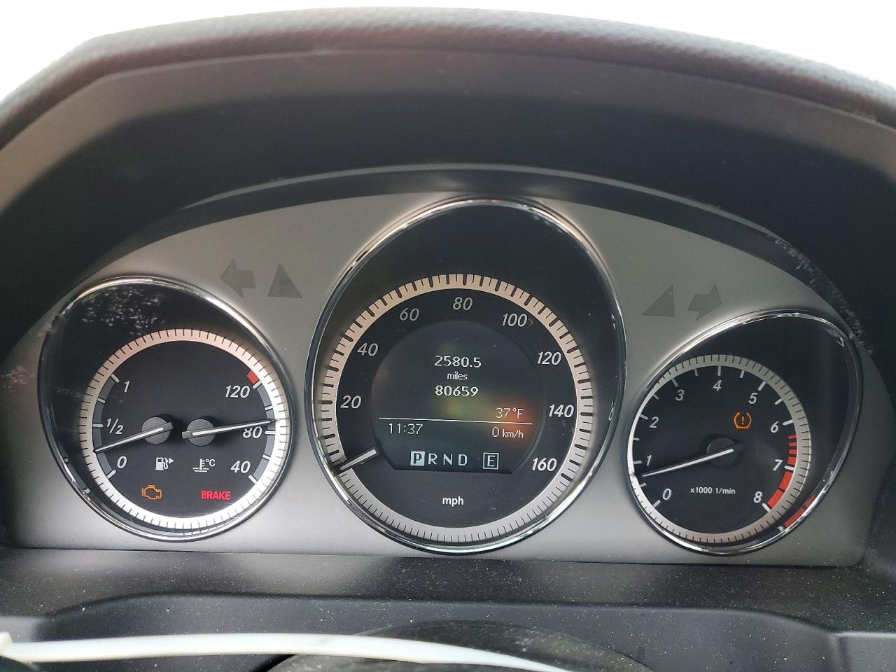 2011 Mercedes-benz C 300 Серебряный vin: WDDGF5EB5BA460732