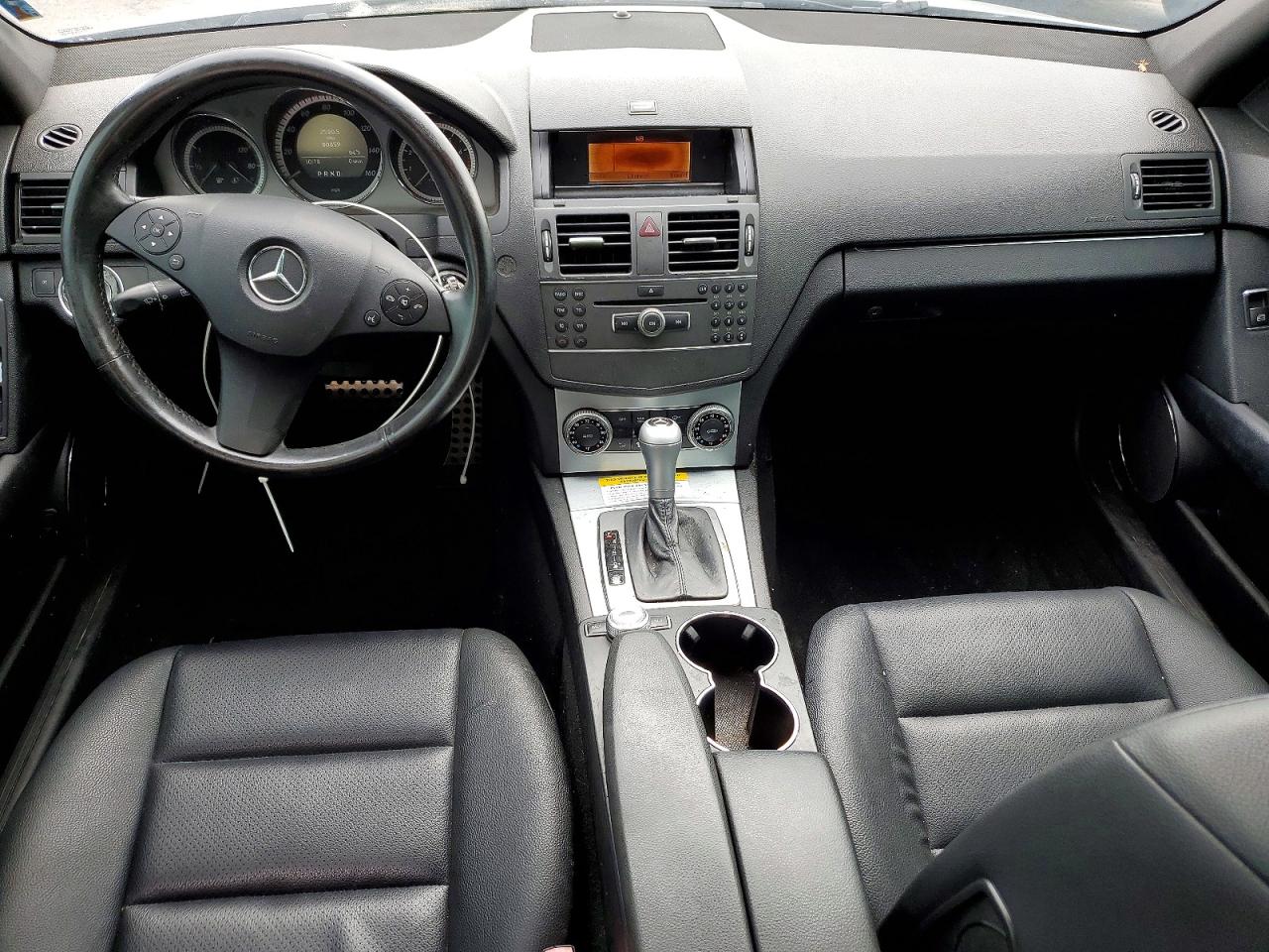 2011 Mercedes-benz C 300 Серебряный vin: WDDGF5EB5BA460732