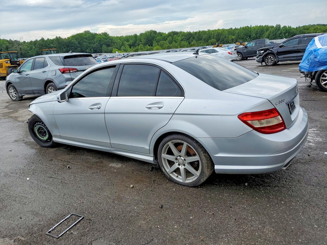 2011 Mercedes-benz C 300 Серебряный vin: WDDGF5EB5BA460732