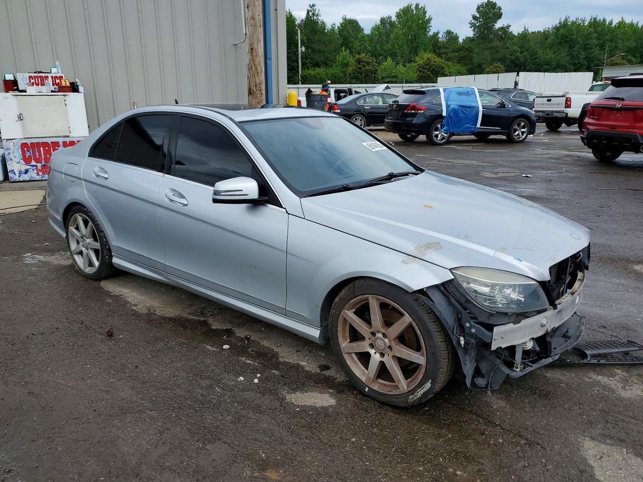 2011 Mercedes-benz C 300 Серебряный vin: WDDGF5EB5BA460732