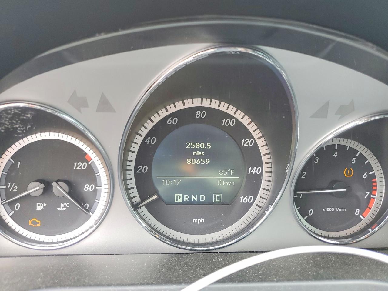 2011 Mercedes-benz C 300 Серебряный vin: WDDGF5EB5BA460732