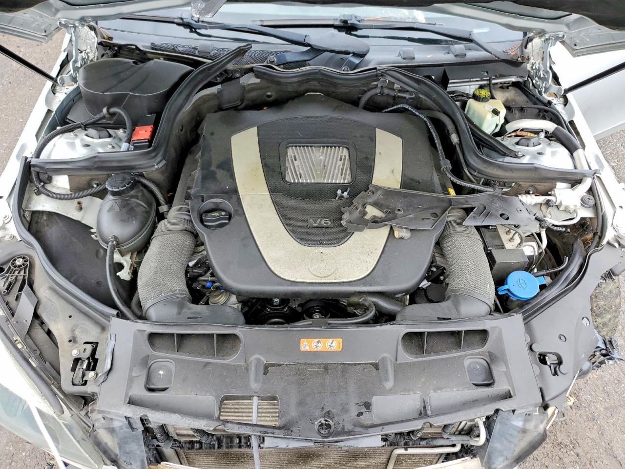 2011 Mercedes-benz C 300 Серебряный vin: WDDGF5EB5BA460732