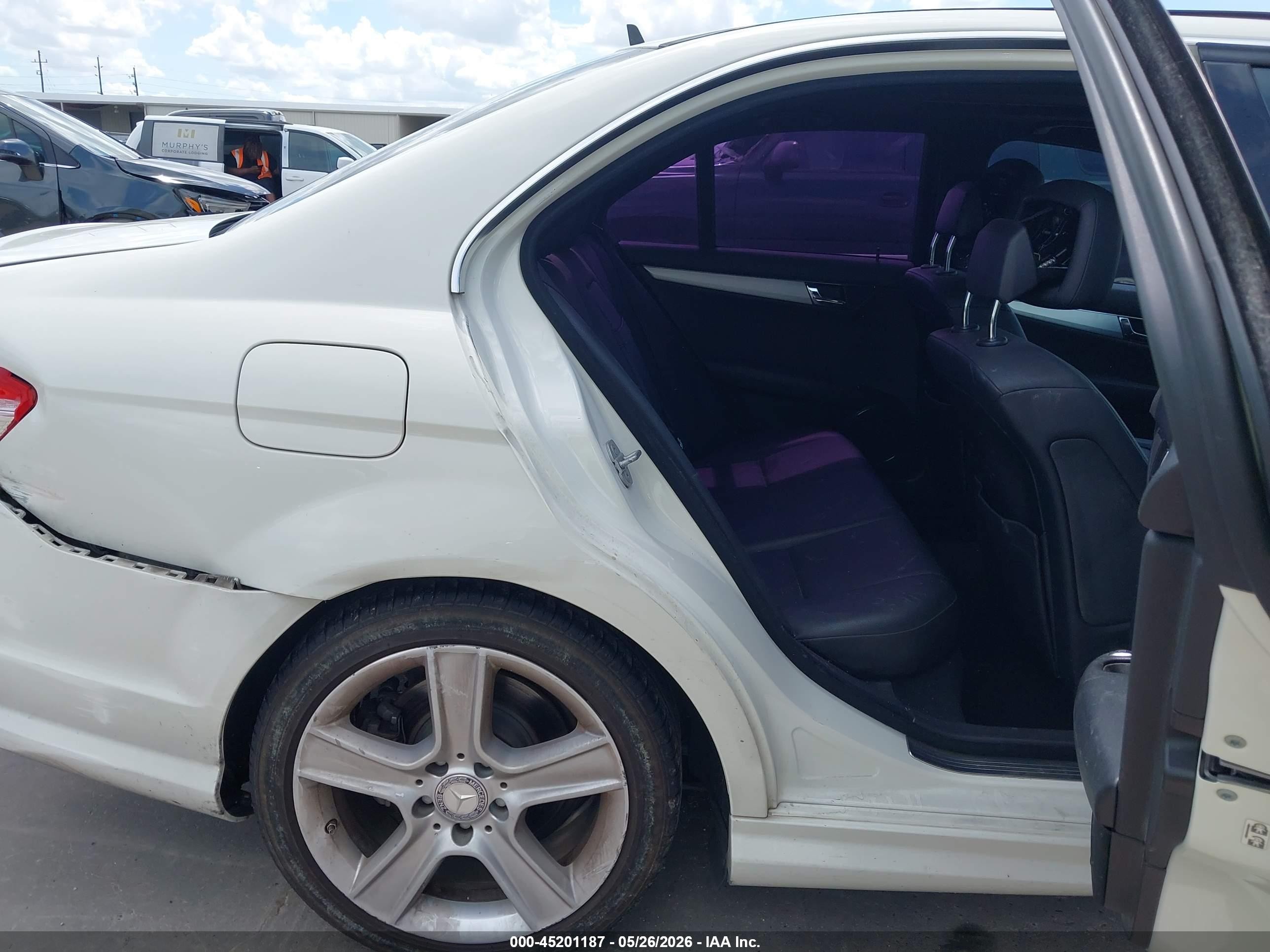 2011 Mercedes-benz C 300 Luxury/sport White vin: WDDGF5EB5BA478891