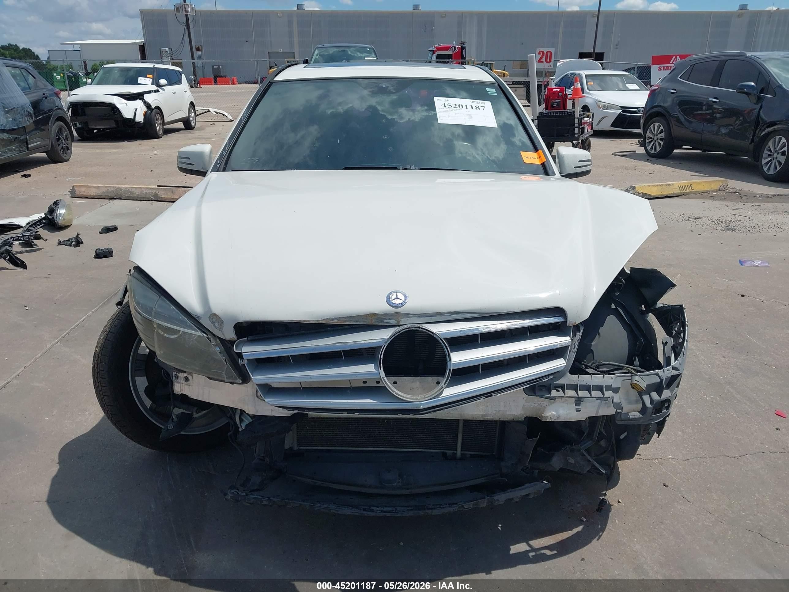 2011 Mercedes-benz C 300 Luxury/sport White vin: WDDGF5EB5BA478891