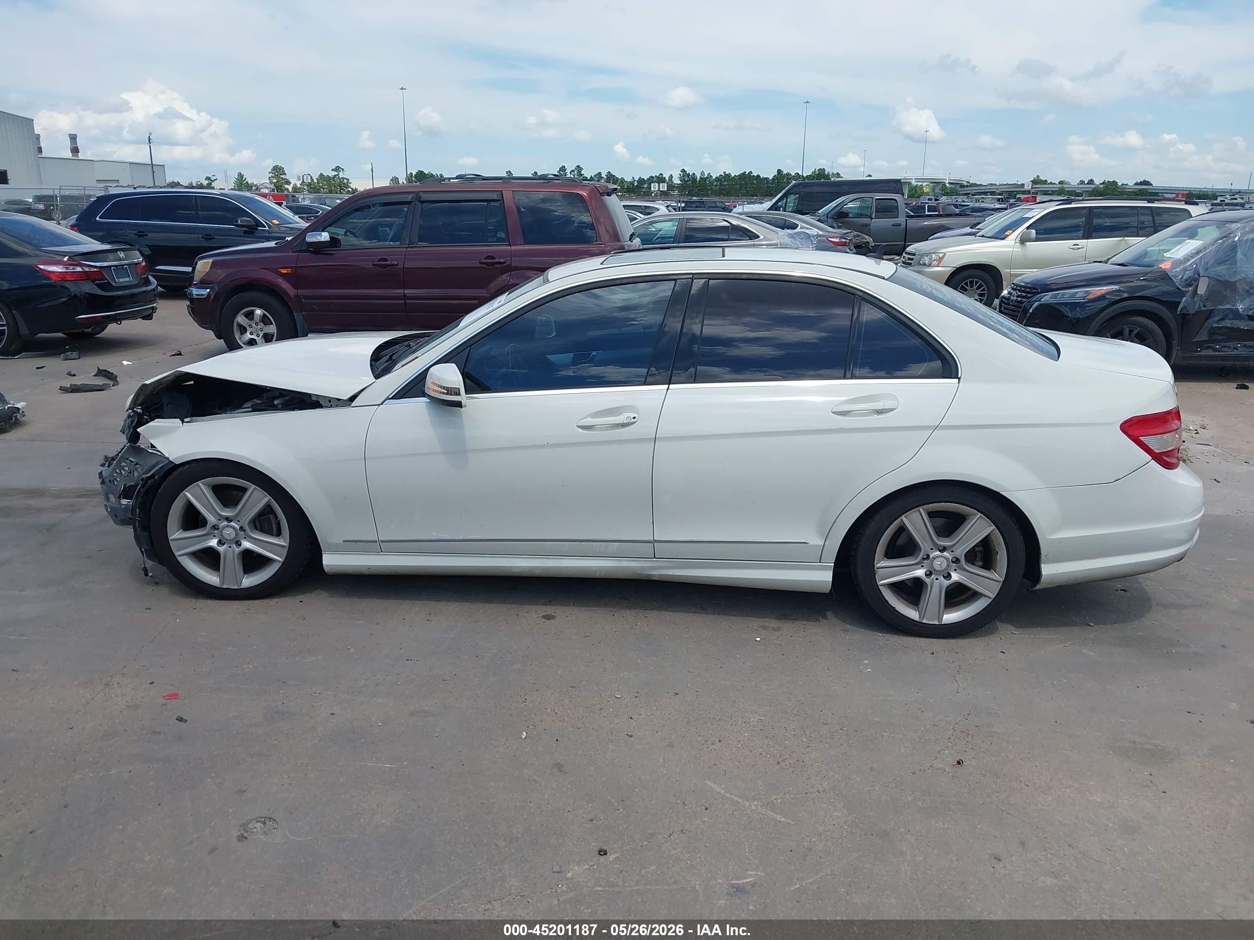2011 Mercedes-benz C 300 Luxury/sport White vin: WDDGF5EB5BA478891