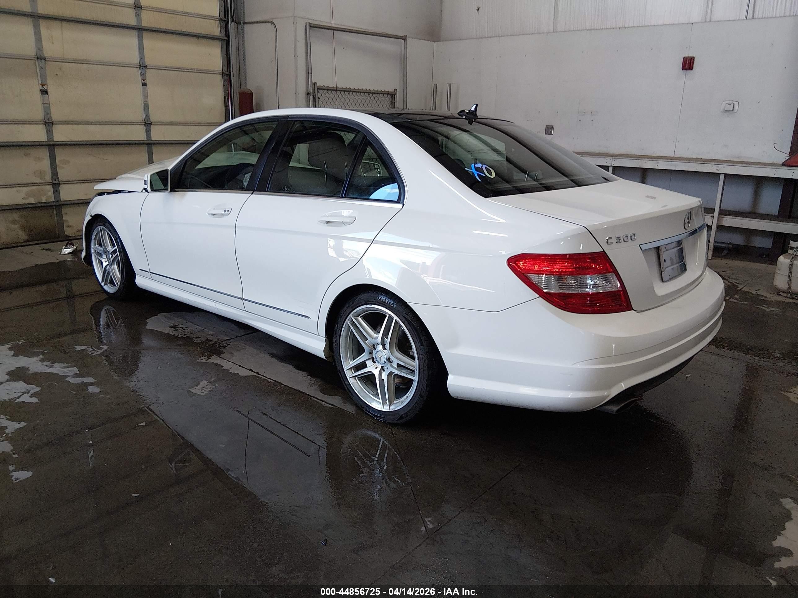 2011 Mercedes-benz C 300 Sport White vin: WDDGF5EB5BA502252