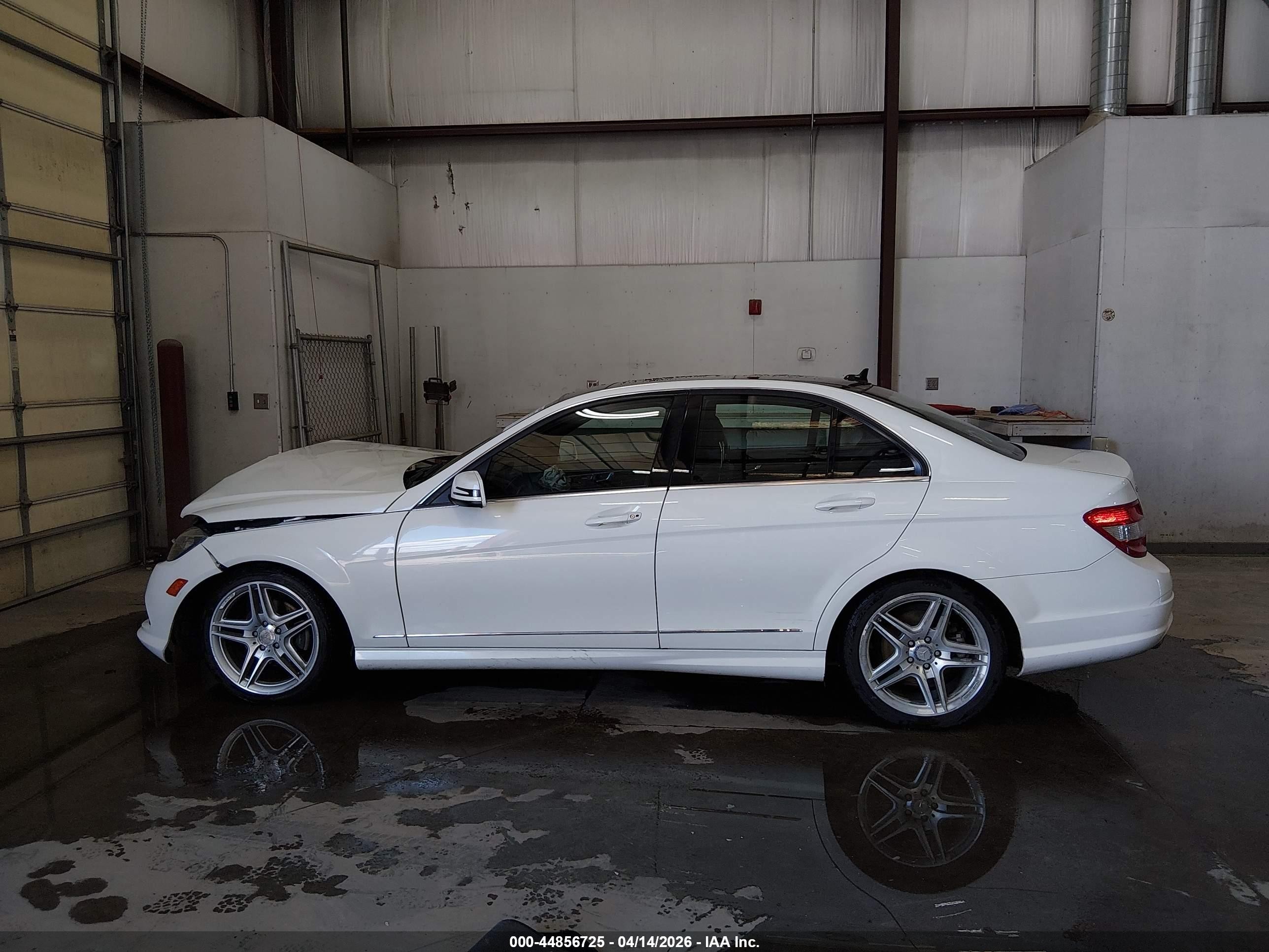 2011 Mercedes-benz C 300 Sport White vin: WDDGF5EB5BA502252