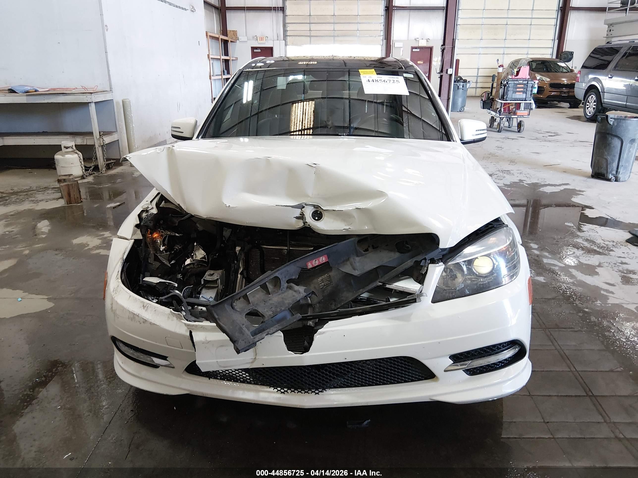 2011 Mercedes-benz C 300 Sport White vin: WDDGF5EB5BA502252