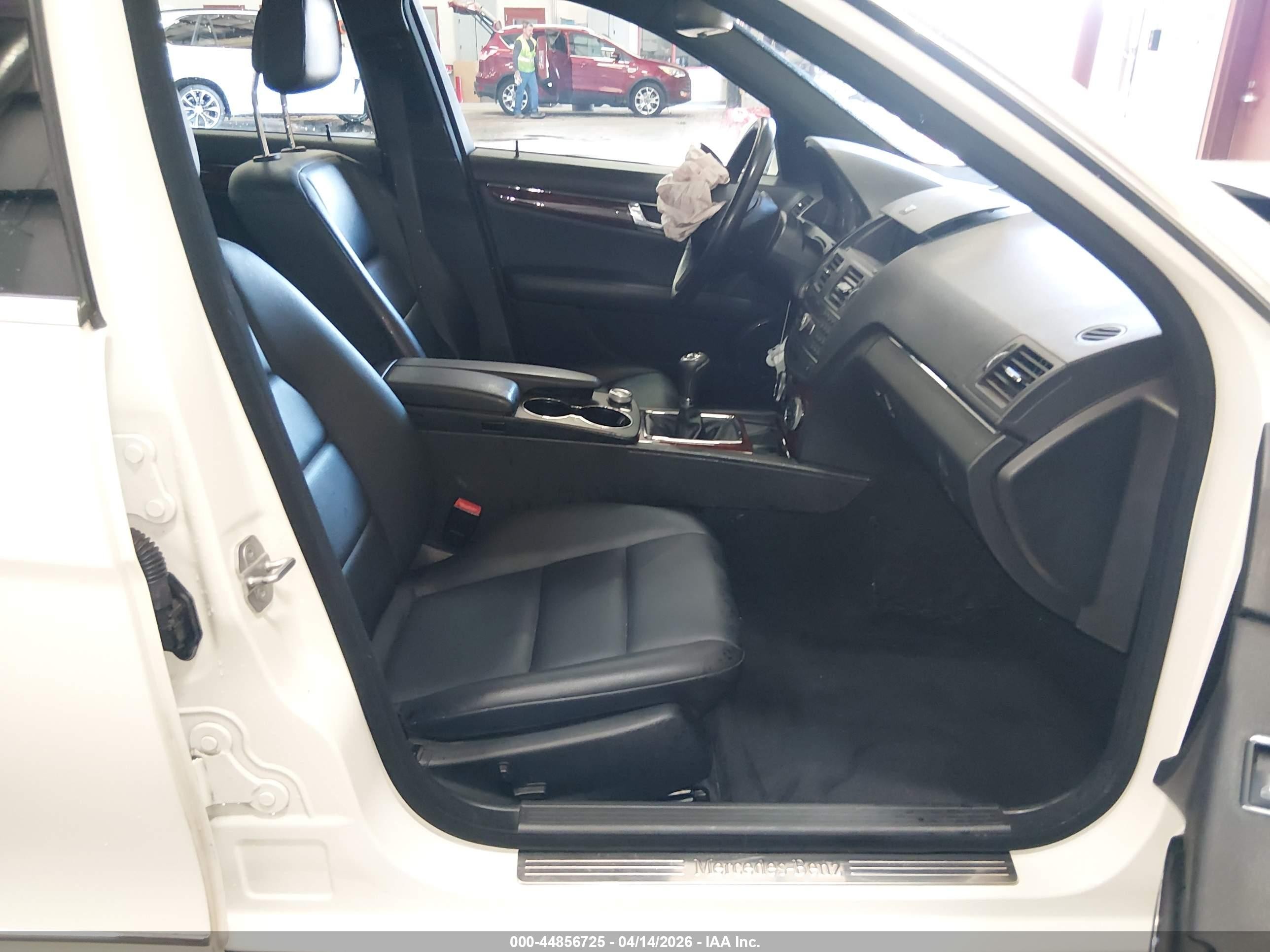 2011 Mercedes-benz C 300 Sport White vin: WDDGF5EB5BA502252