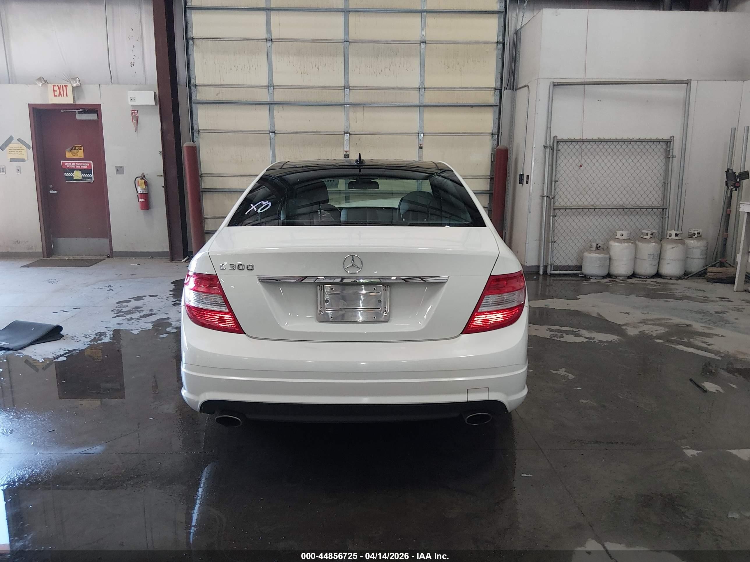 2011 Mercedes-benz C 300 Sport White vin: WDDGF5EB5BA502252