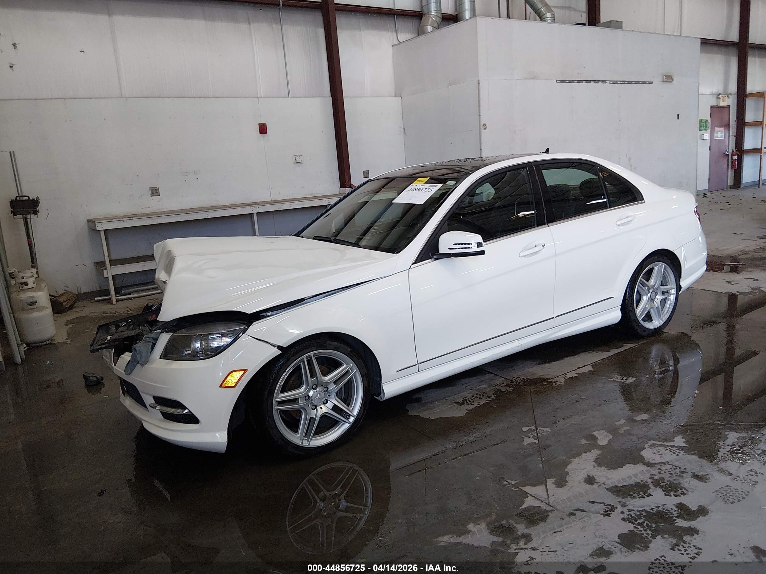 2011 Mercedes-benz C 300 Sport White vin: WDDGF5EB5BA502252