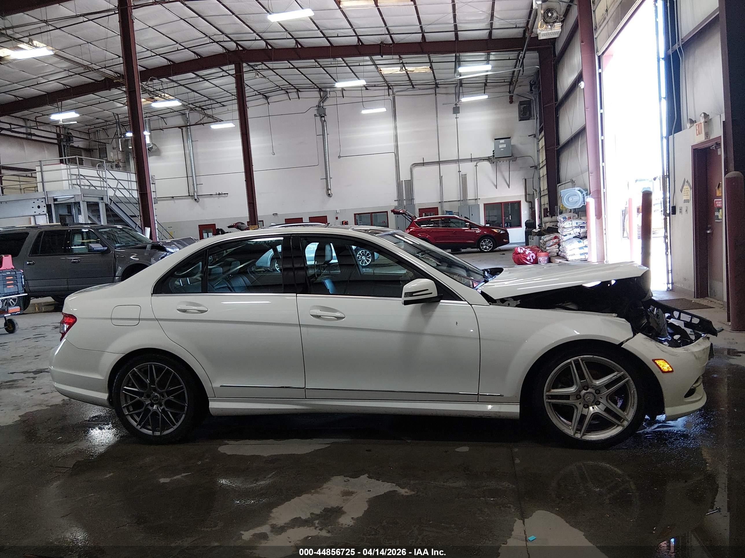 2011 Mercedes-benz C 300 Sport White vin: WDDGF5EB5BA502252