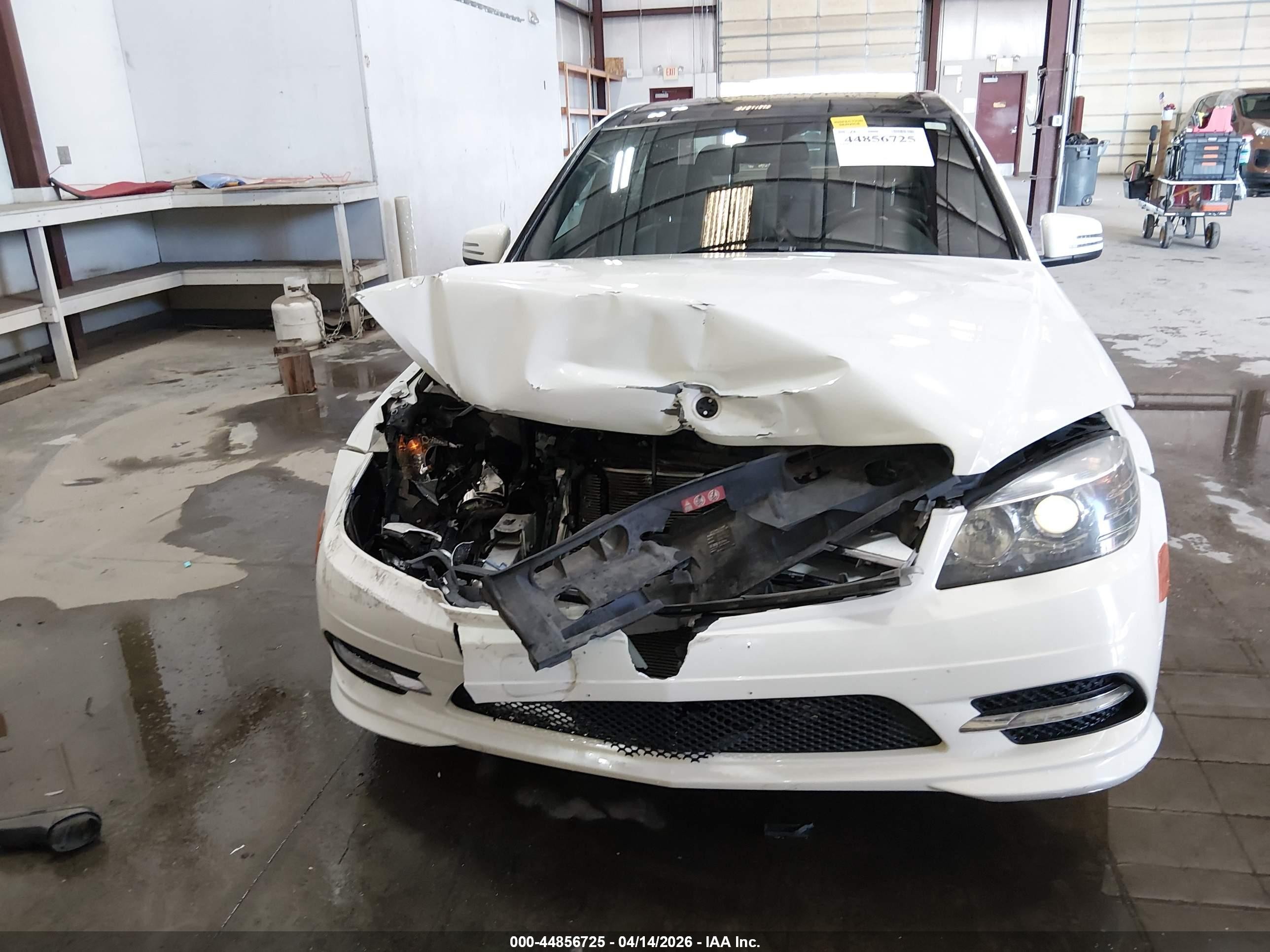 2011 Mercedes-benz C 300 Sport White vin: WDDGF5EB5BA502252