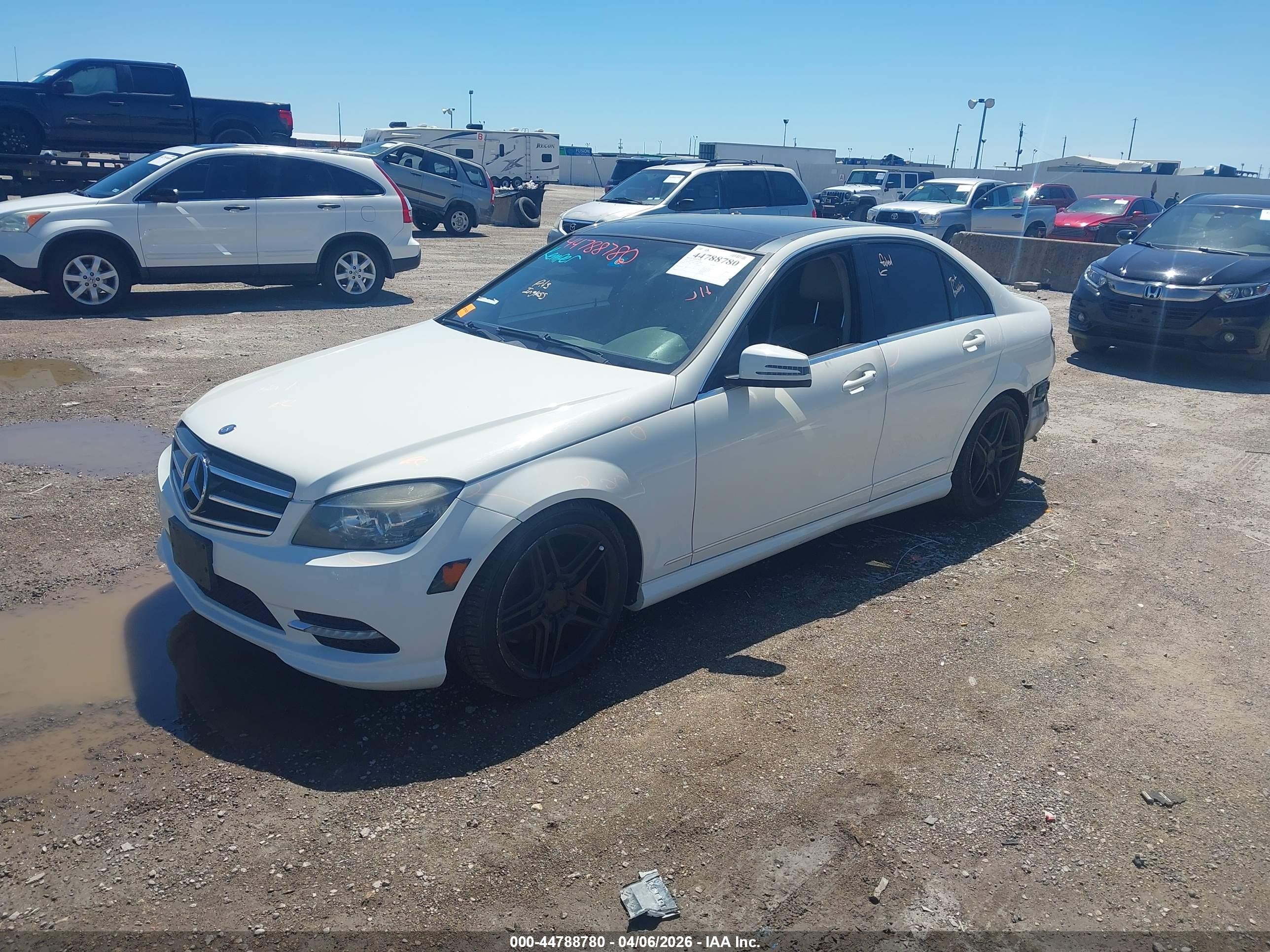 2011 Mercedes-benz C 300 Luxury/sport Белый vin: WDDGF5EB5BA519407