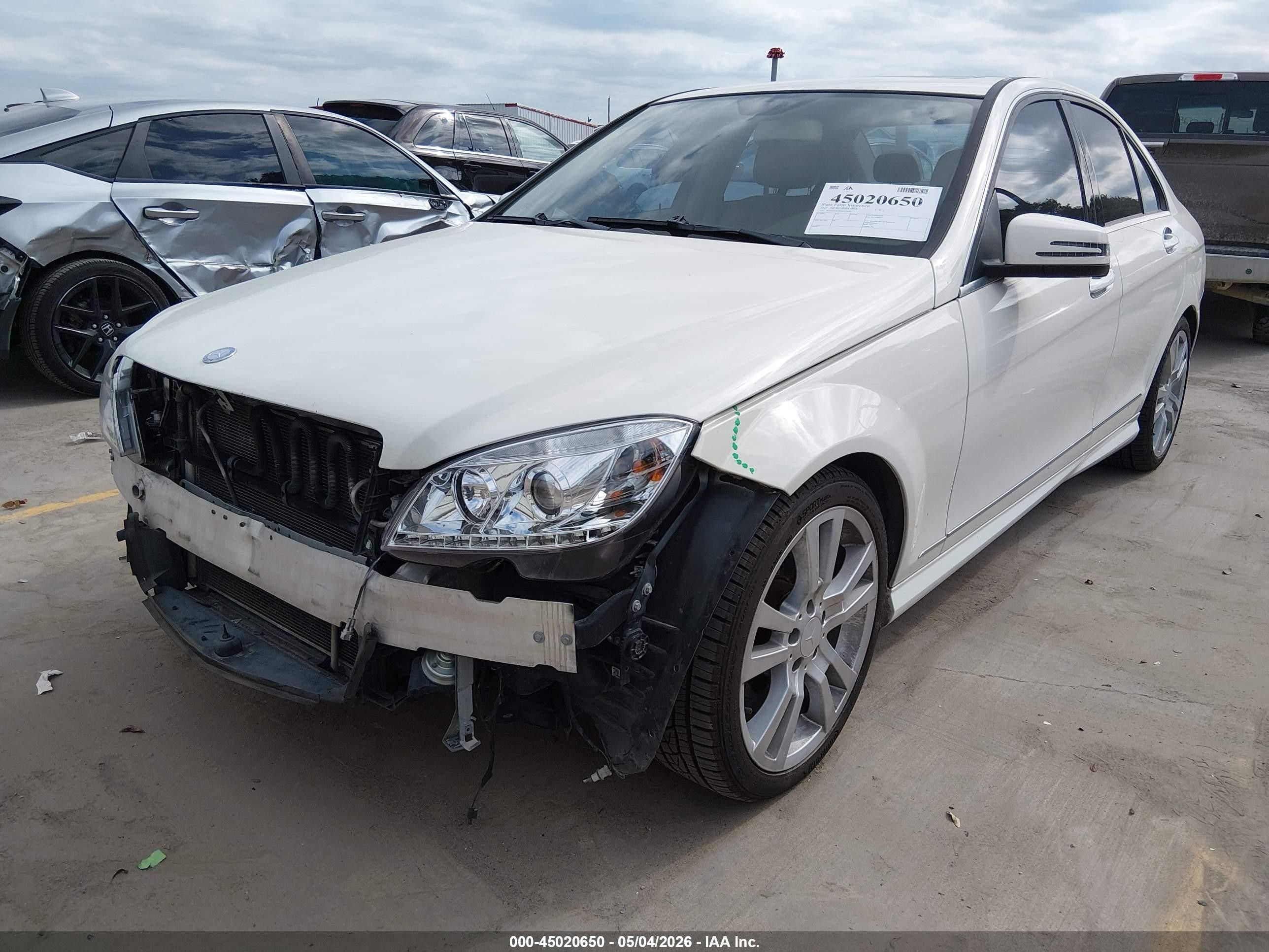 2011 Mercedes-benz C 300 Luxury/sport White vin: WDDGF5EB5BF650761