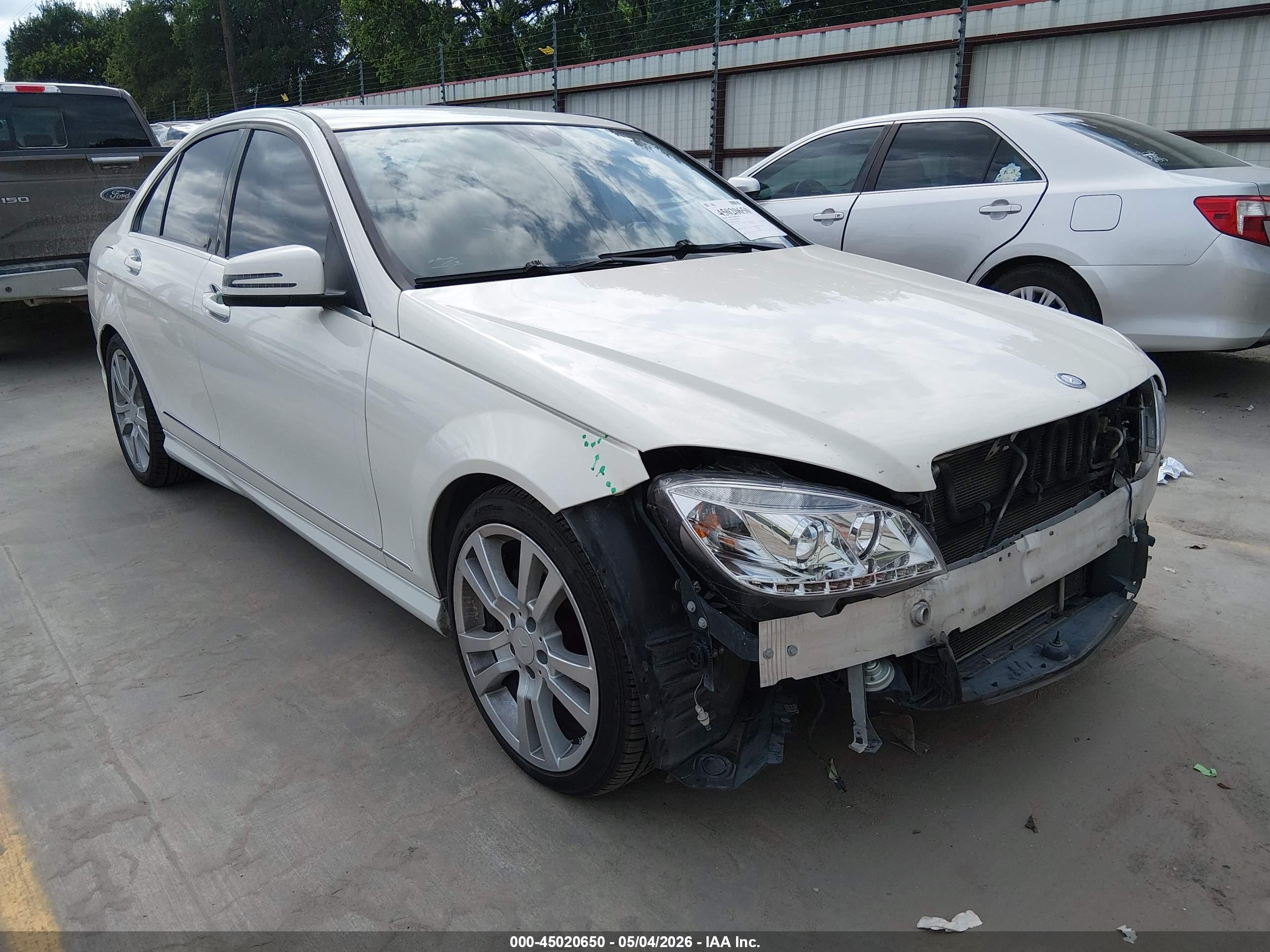 2011 Mercedes-benz C 300 Luxury/sport White vin: WDDGF5EB5BF650761