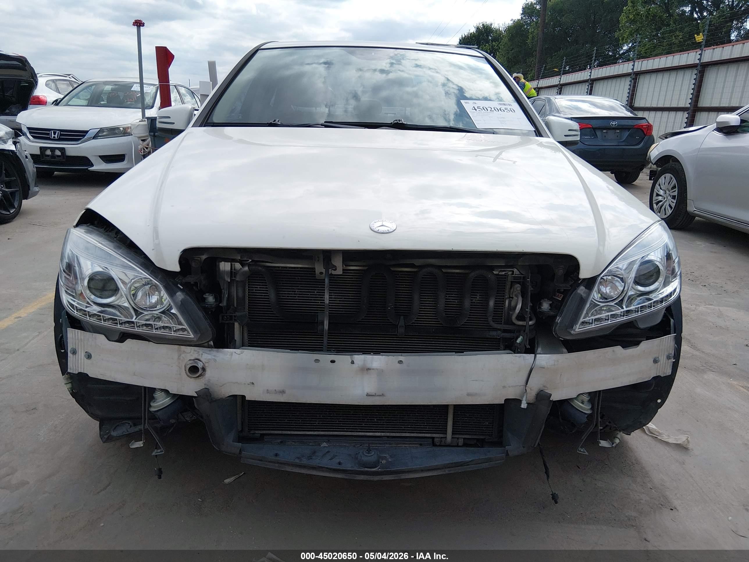 2011 Mercedes-benz C 300 Luxury/sport White vin: WDDGF5EB5BF650761