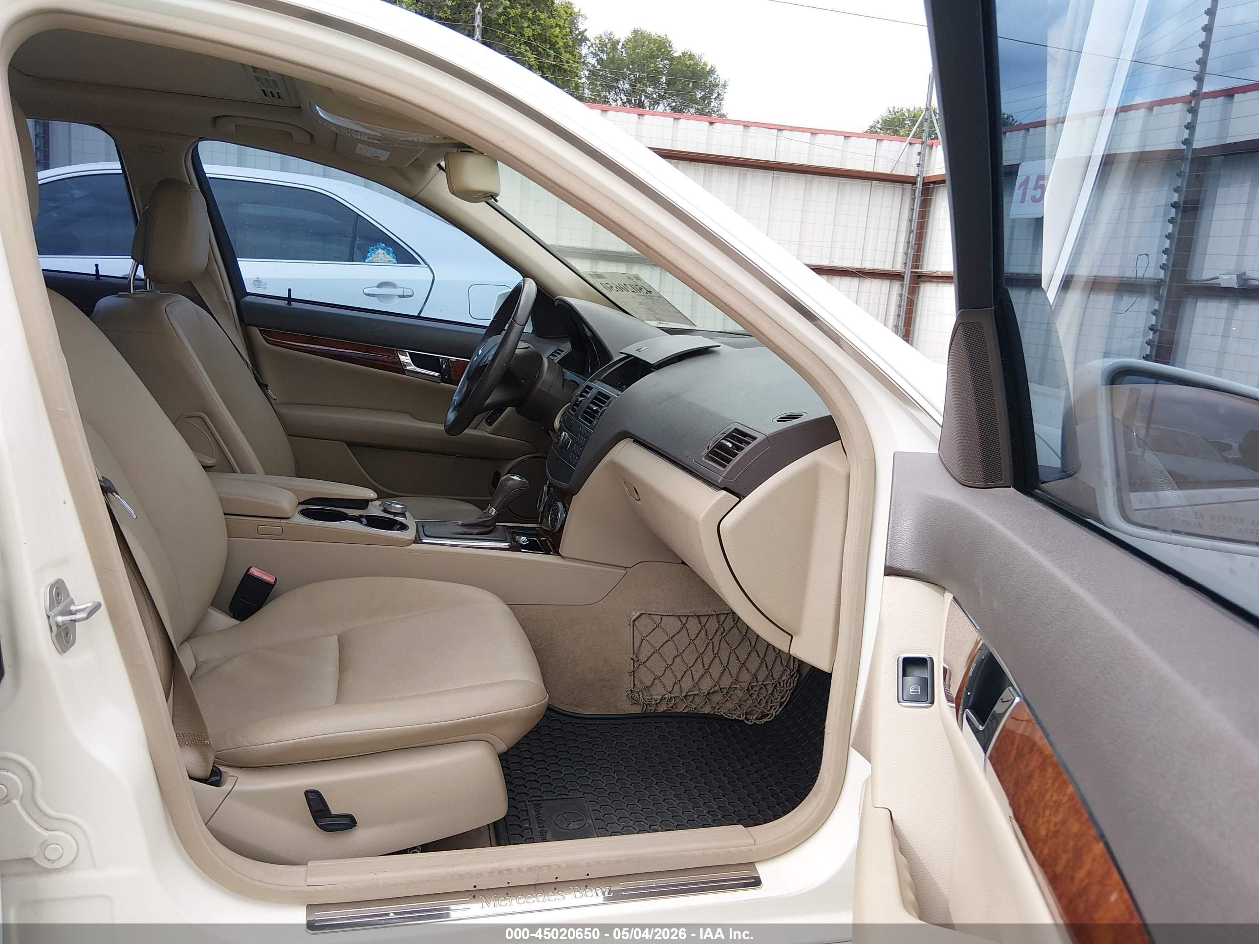 2011 Mercedes-benz C 300 Luxury/sport White vin: WDDGF5EB5BF650761