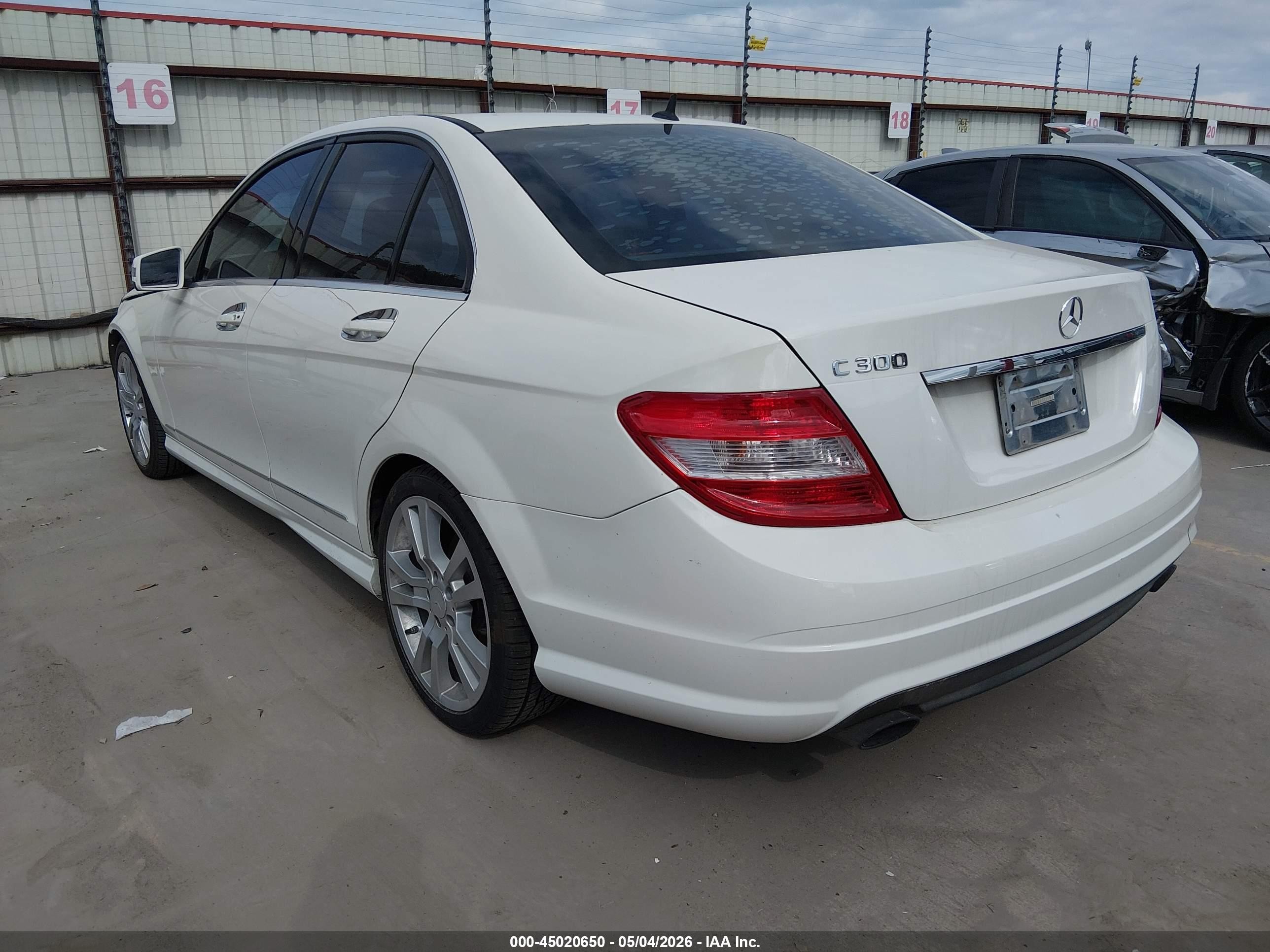 2011 Mercedes-benz C 300 Luxury/sport White vin: WDDGF5EB5BF650761