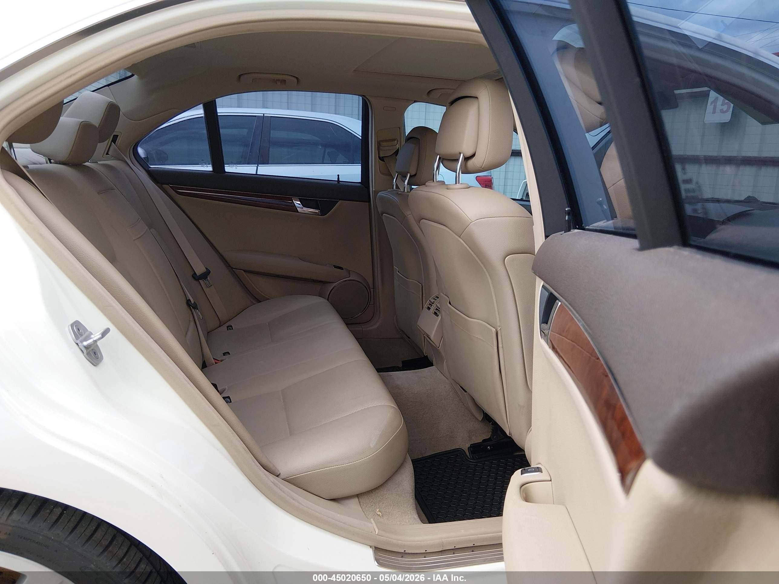 2011 Mercedes-benz C 300 Luxury/sport White vin: WDDGF5EB5BF650761
