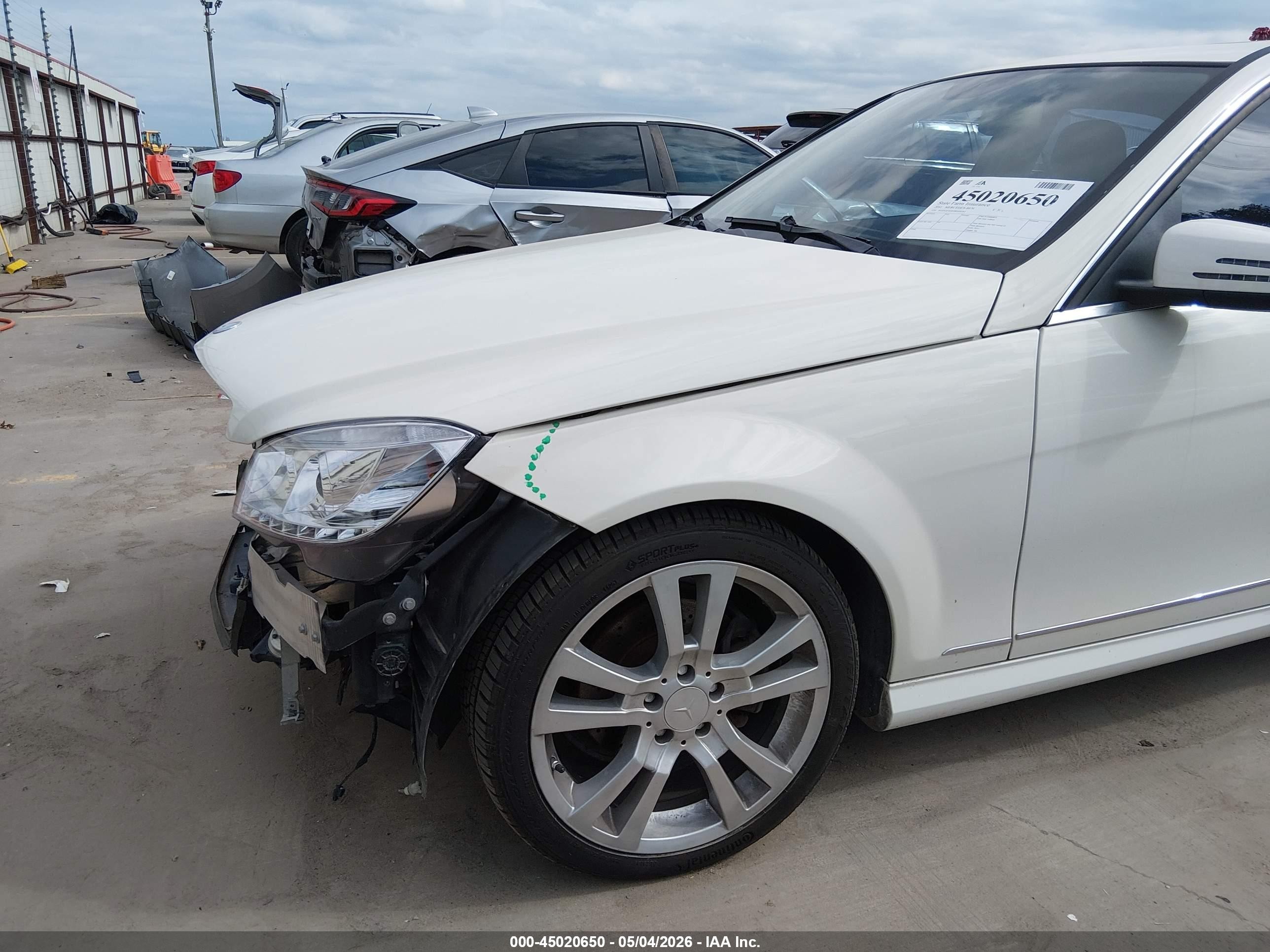 2011 Mercedes-benz C 300 Luxury/sport White vin: WDDGF5EB5BF650761