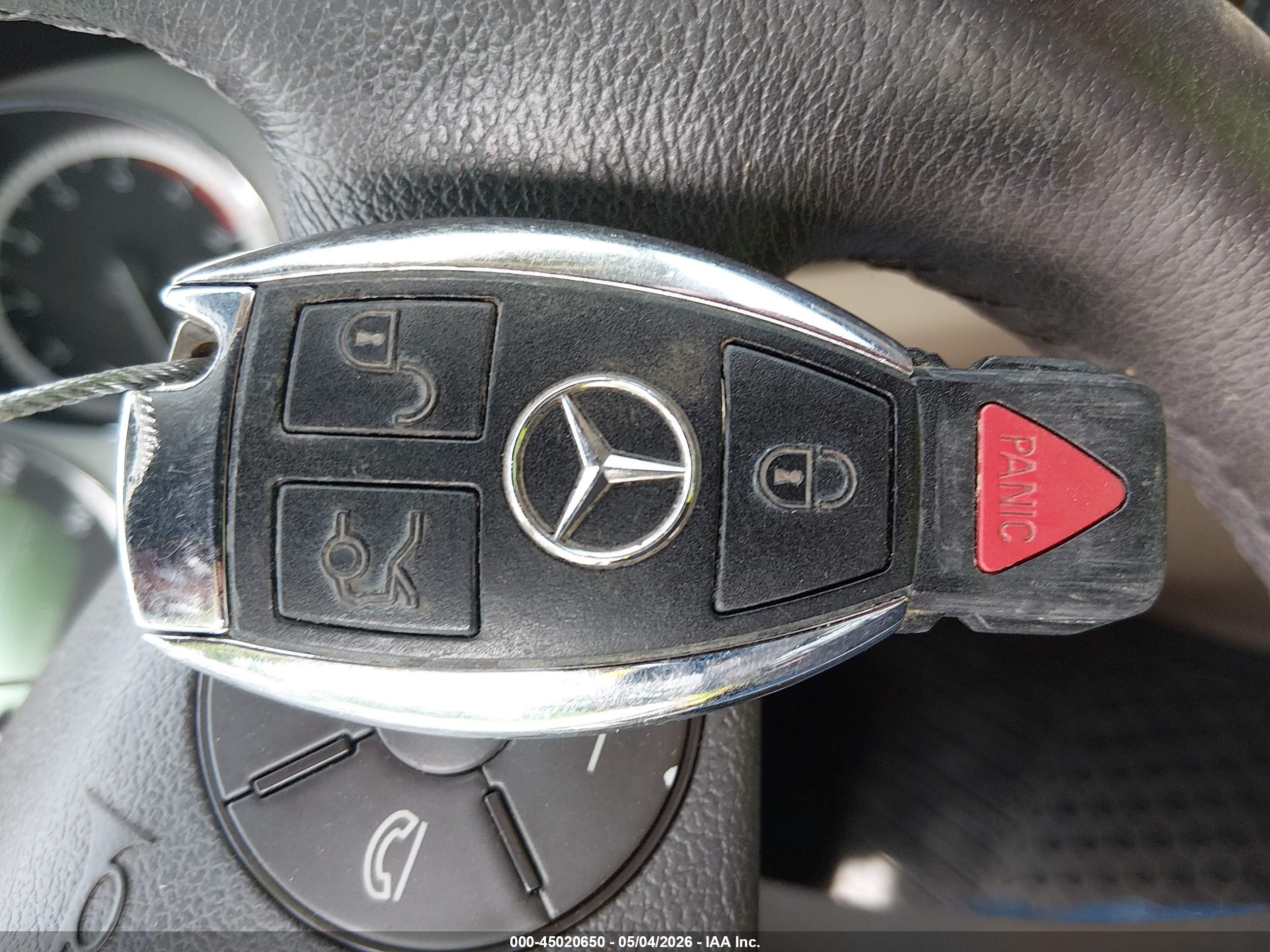 2011 Mercedes-benz C 300 Luxury/sport White vin: WDDGF5EB5BF650761