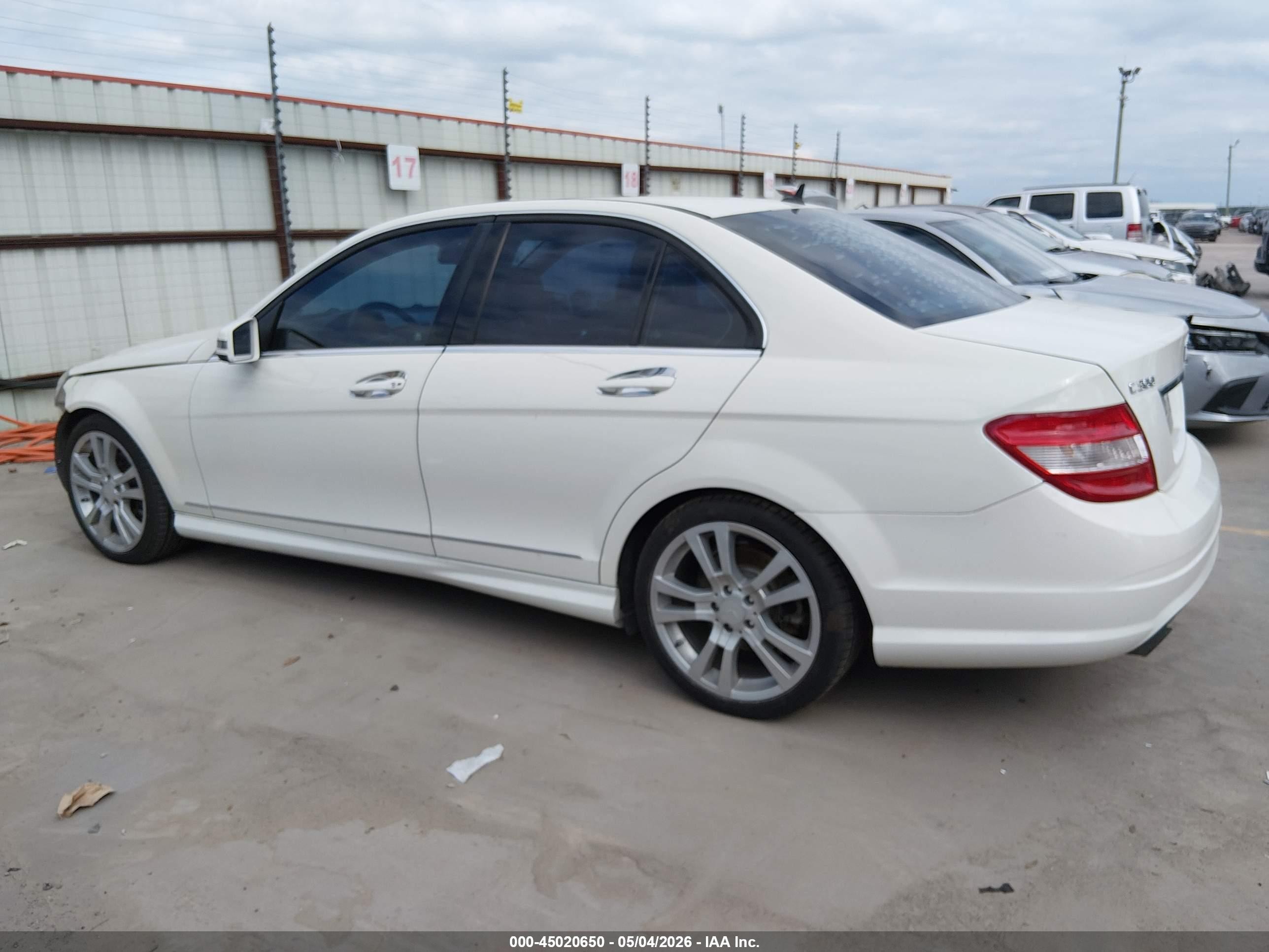 2011 Mercedes-benz C 300 Luxury/sport White vin: WDDGF5EB5BF650761