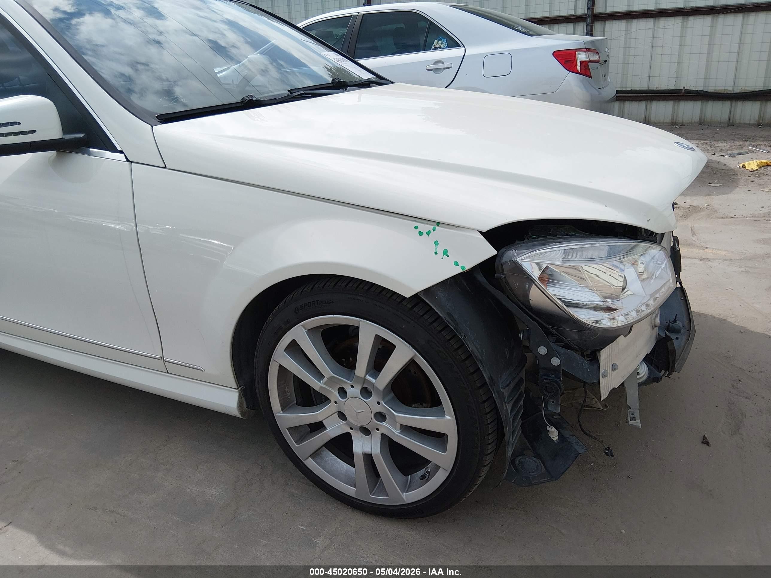 2011 Mercedes-benz C 300 Luxury/sport White vin: WDDGF5EB5BF650761