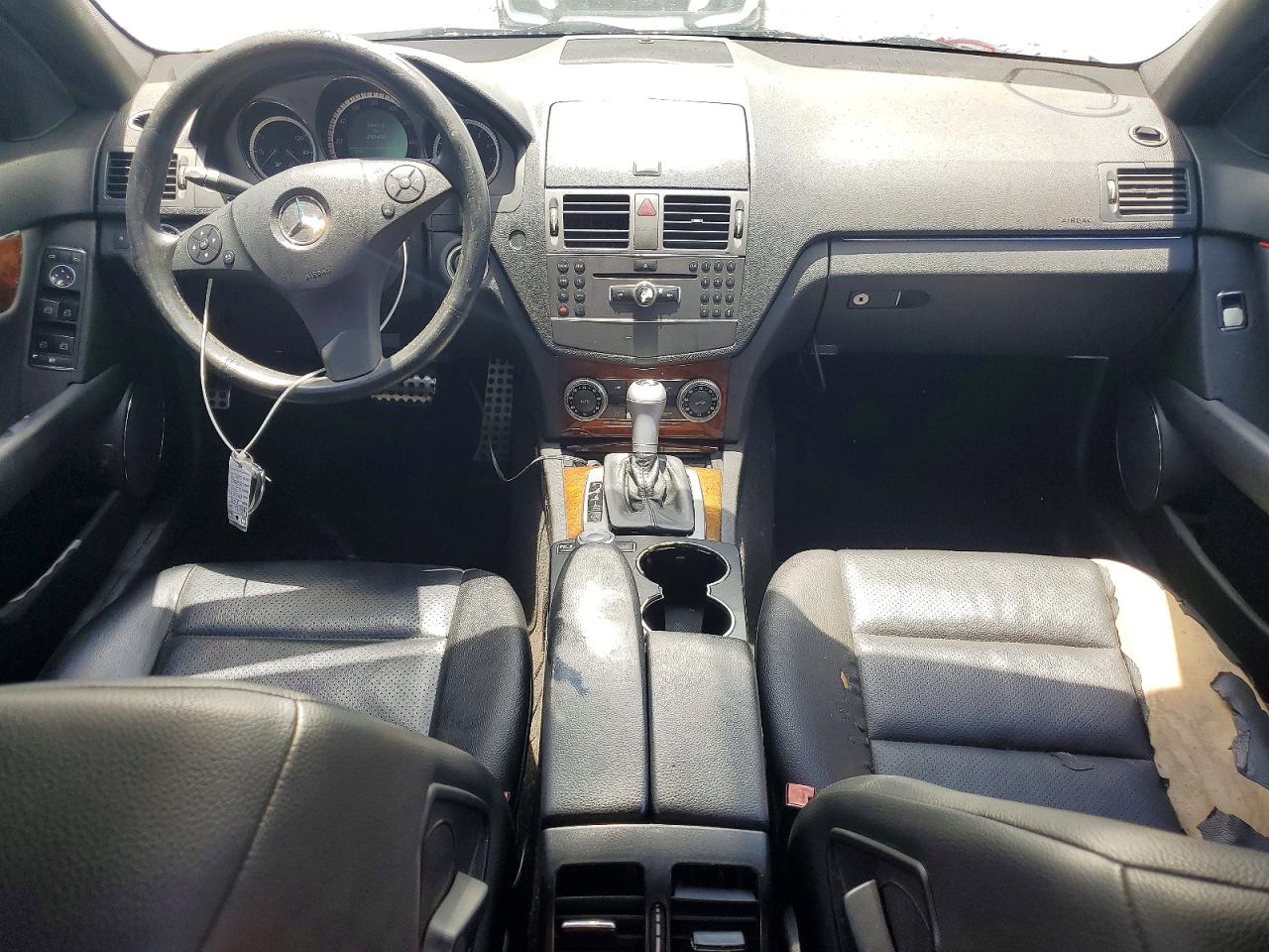 2011 Mercedes-benz C 300 Белый vin: WDDGF5EB5BR137136