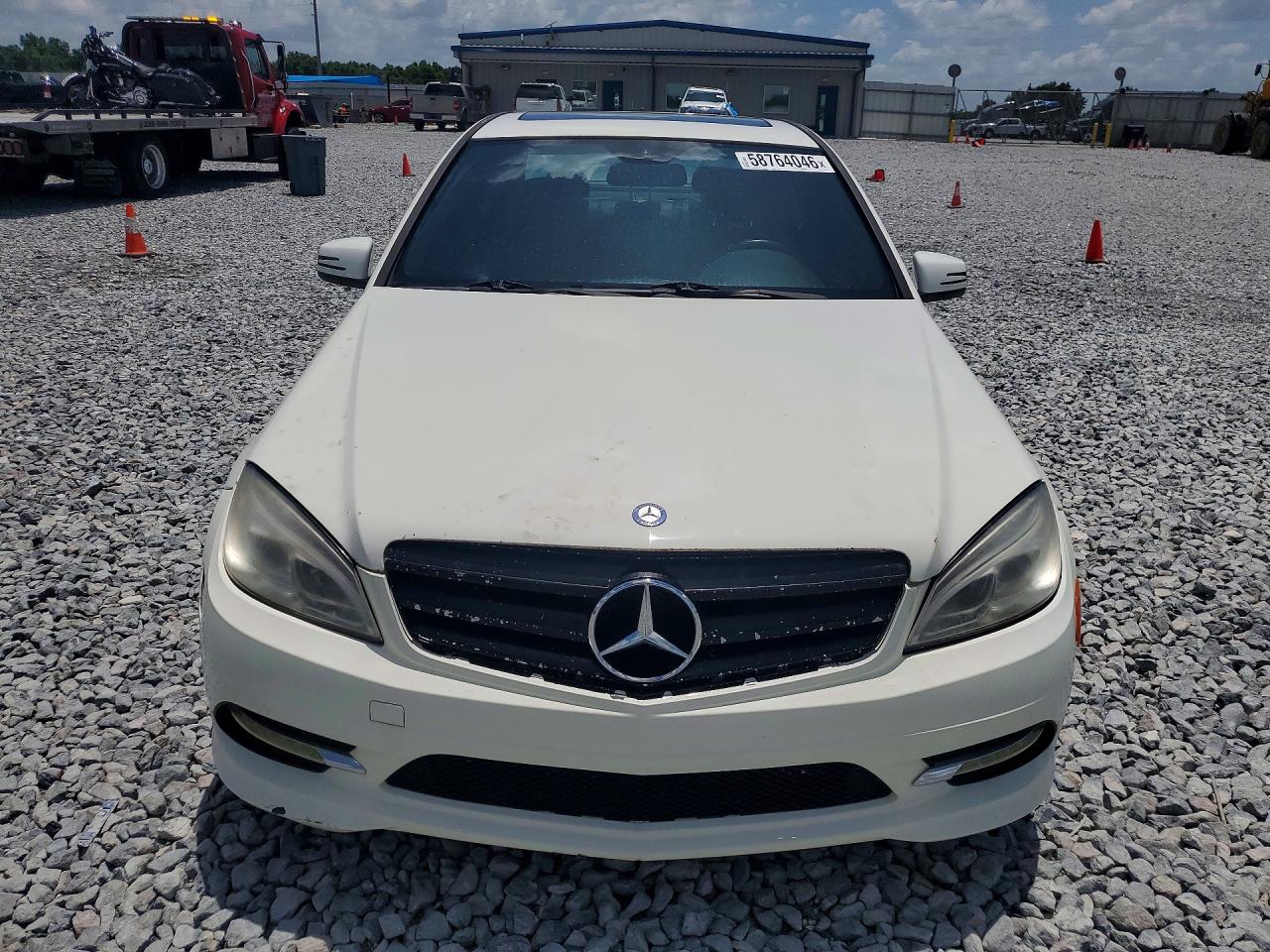 2011 Mercedes-benz C 300 Белый vin: WDDGF5EB5BR137136