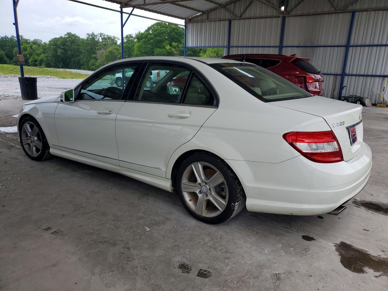 2011 Mercedes-benz C 300 White vin: WDDGF5EB5BR138044