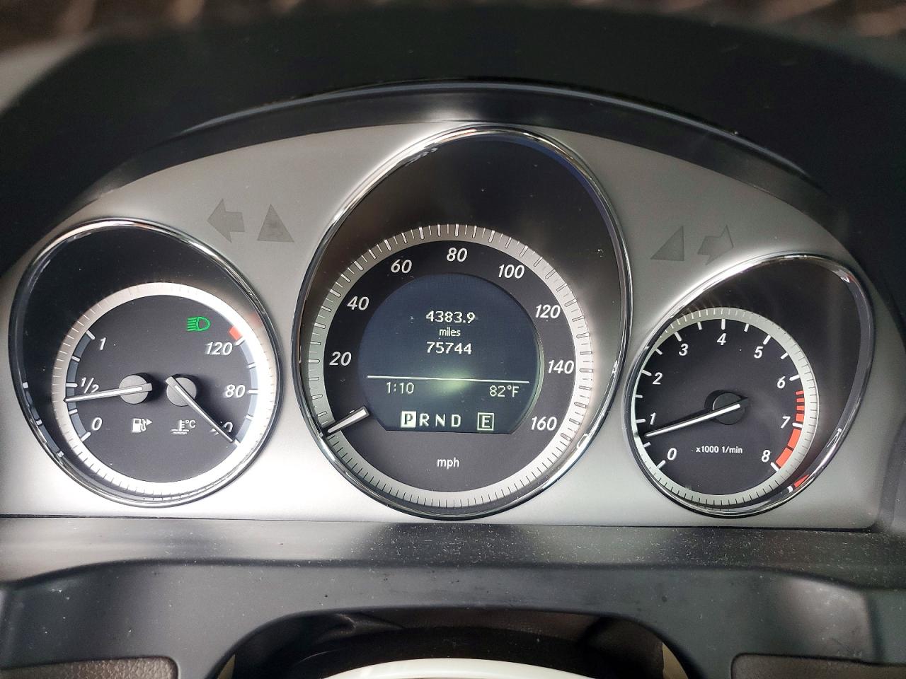 2011 Mercedes-benz C 300 White vin: WDDGF5EB5BR138044