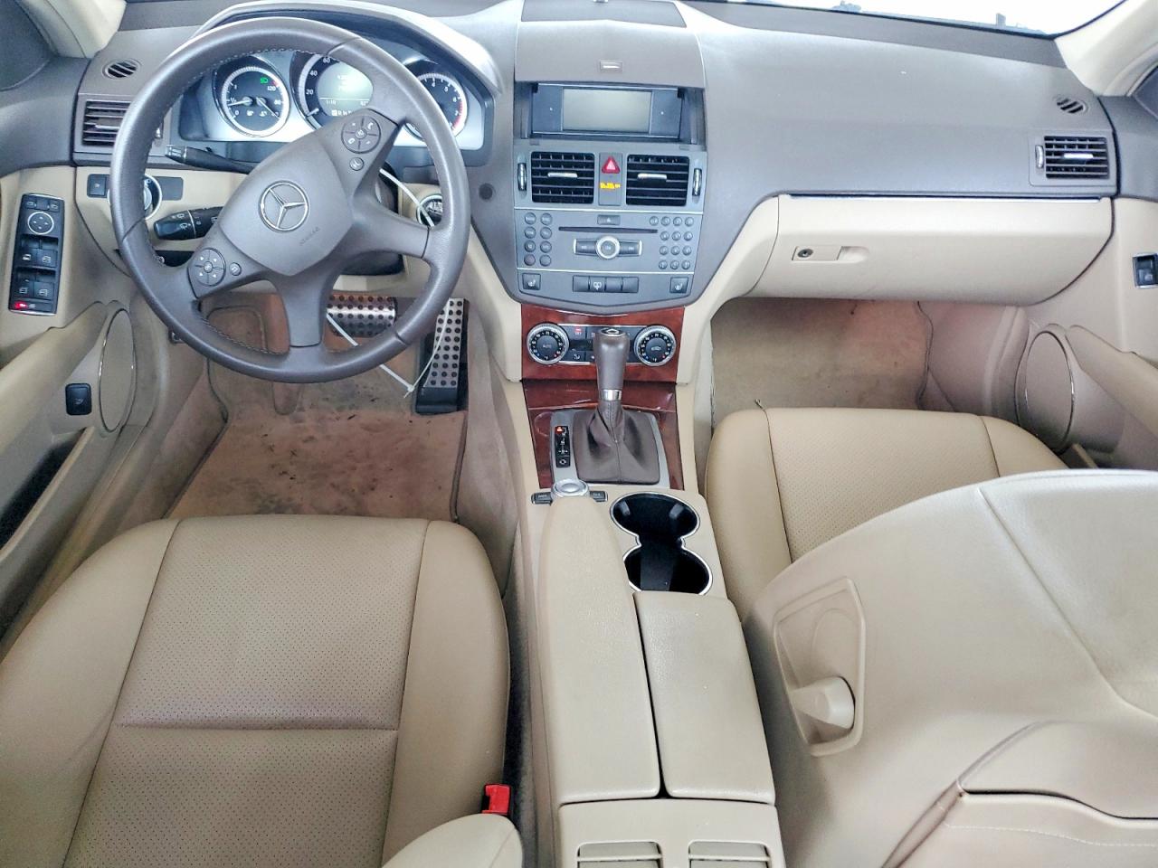 2011 Mercedes-benz C 300 White vin: WDDGF5EB5BR138044