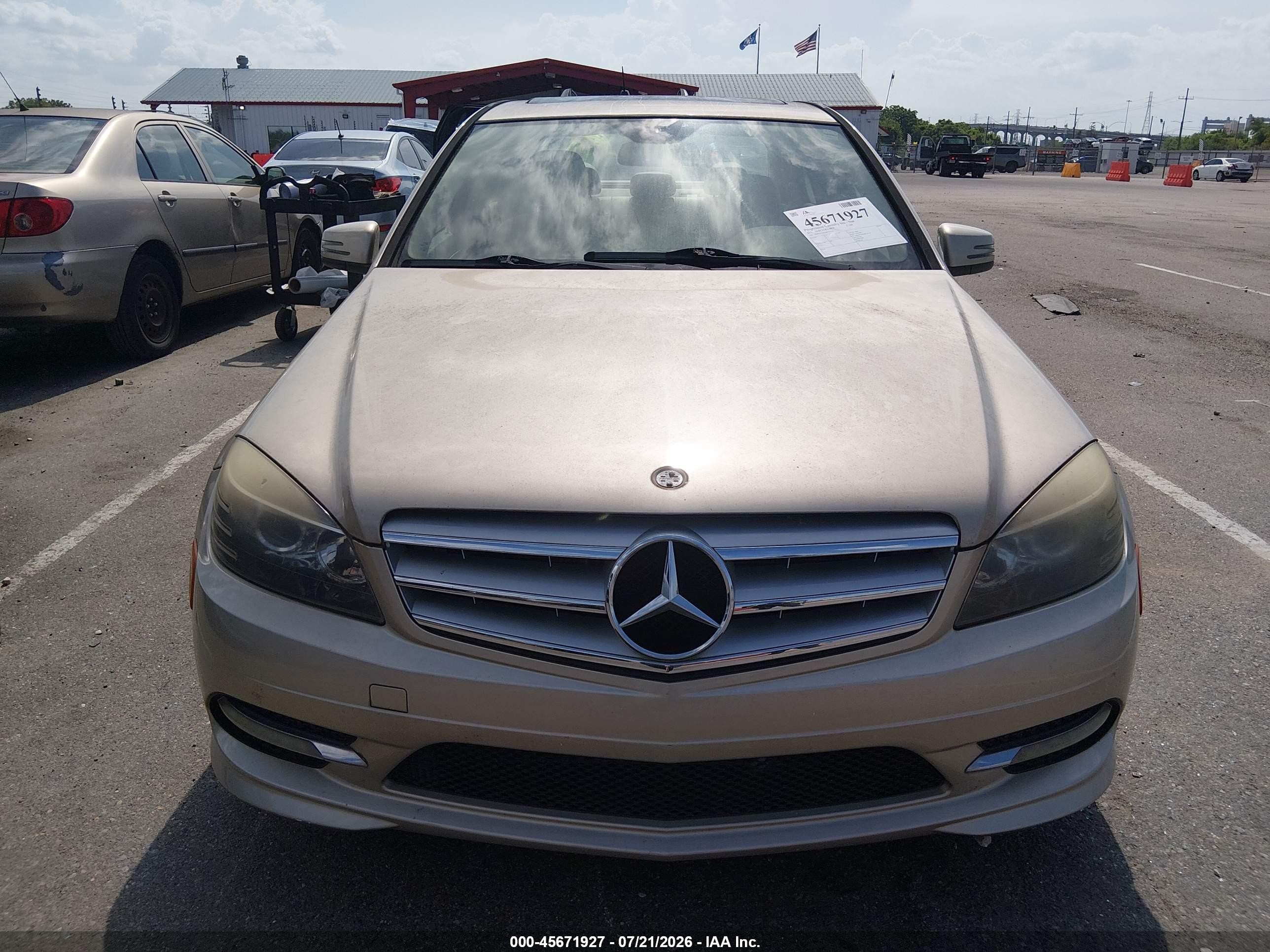 2011 Mercedes-benz C 300 Luxury/sport Champagne vin: WDDGF5EB5BR159119