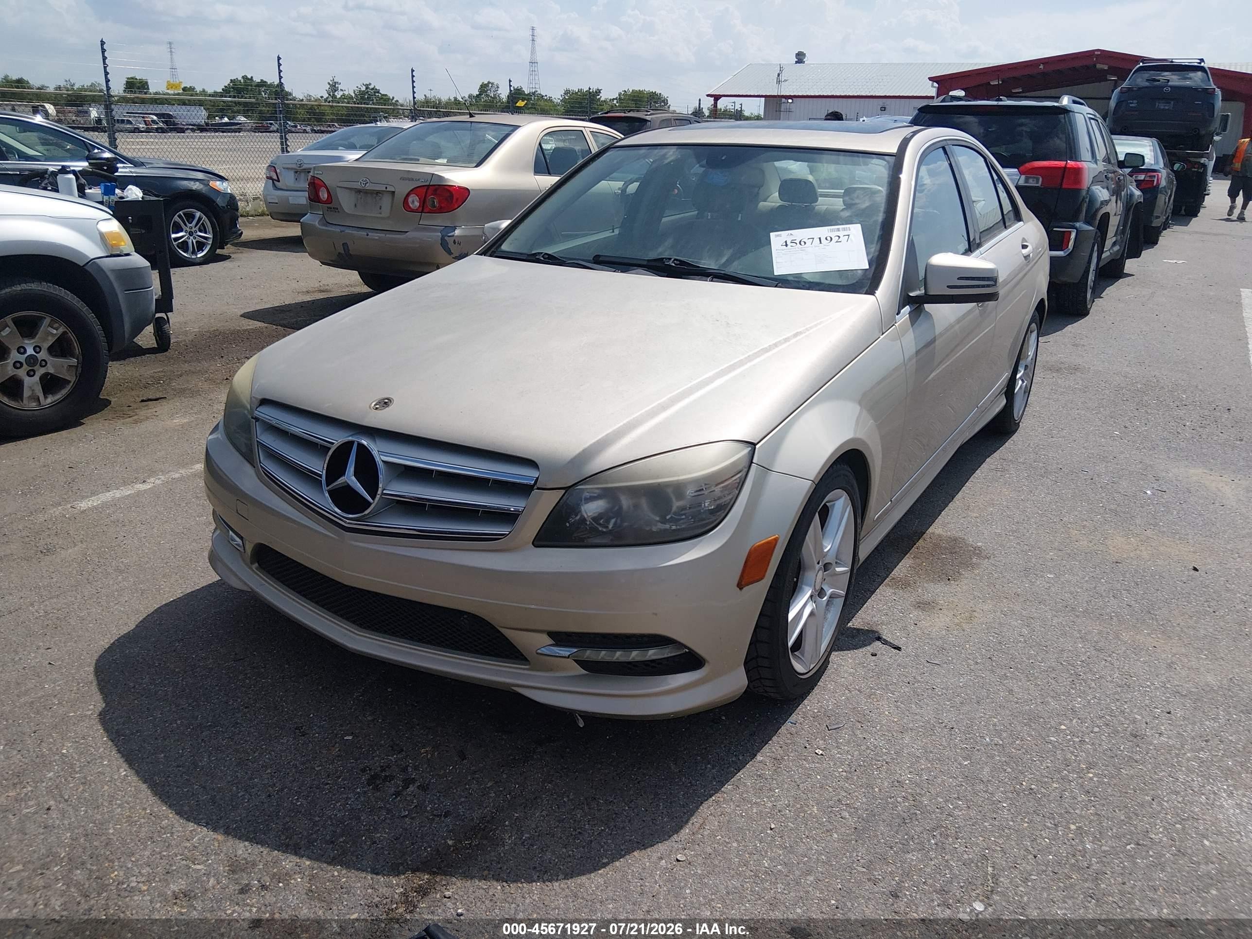 2011 Mercedes-benz C 300 Luxury/sport Champagne vin: WDDGF5EB5BR159119