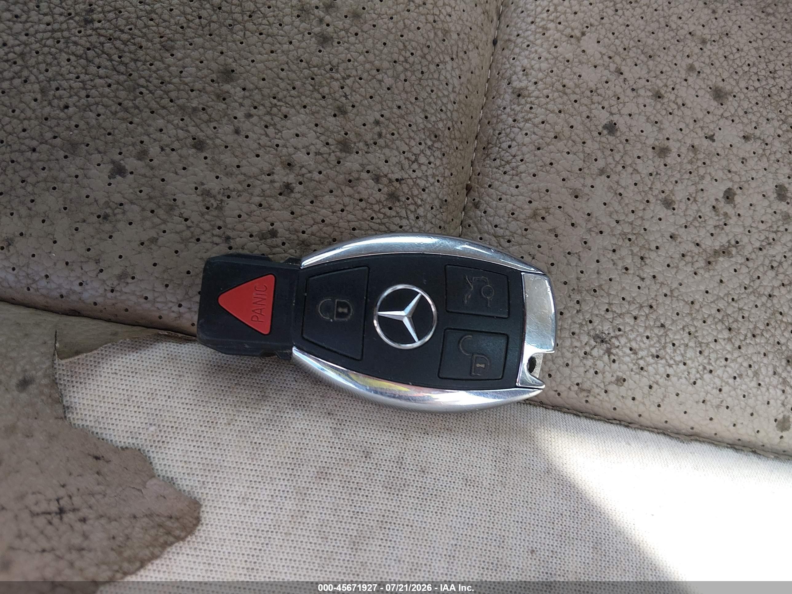 2011 Mercedes-benz C 300 Luxury/sport Champagne vin: WDDGF5EB5BR159119