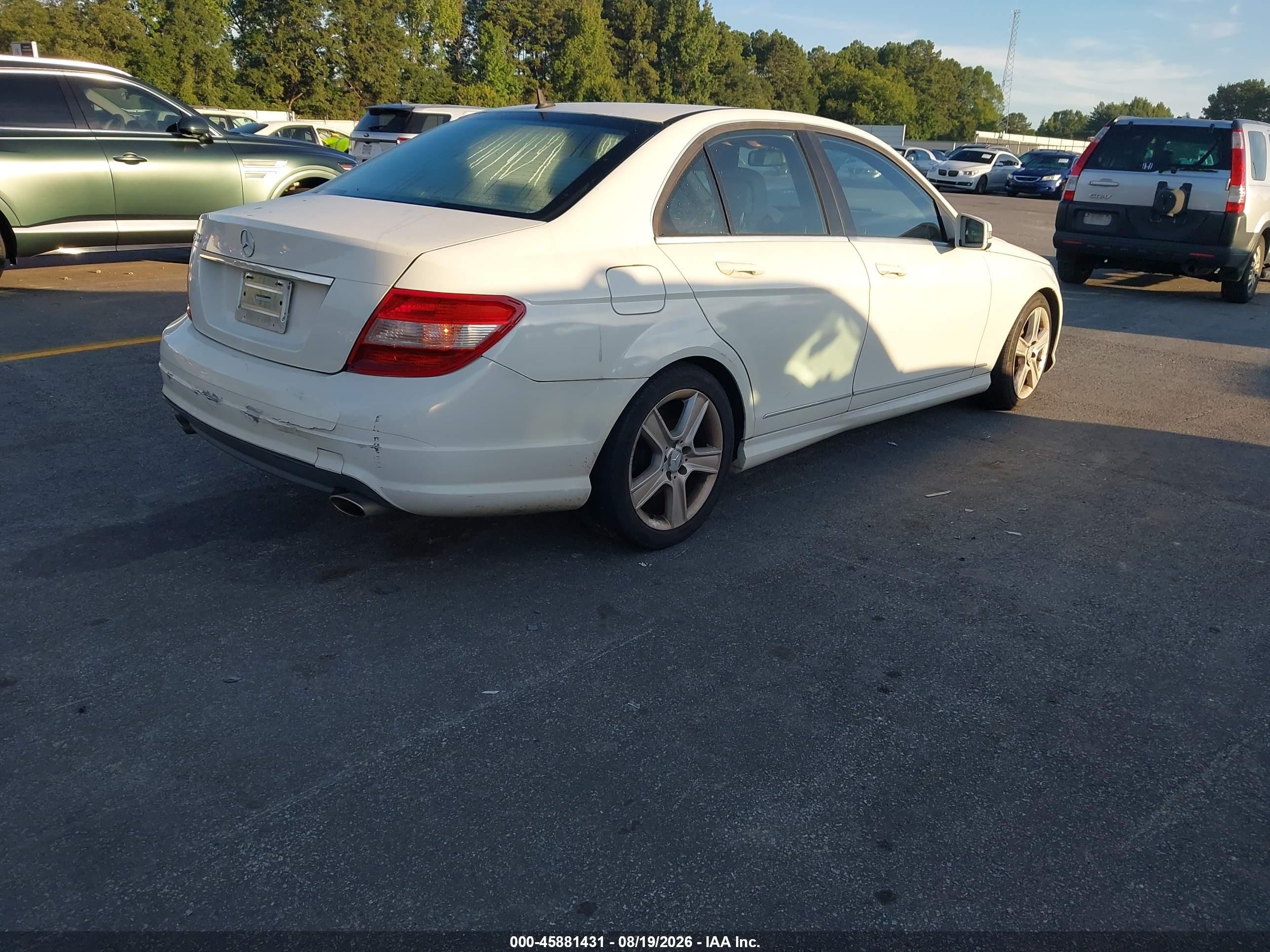 2011 Mercedes-benz C 300 Luxury/sport White vin: WDDGF5EB5BR159797