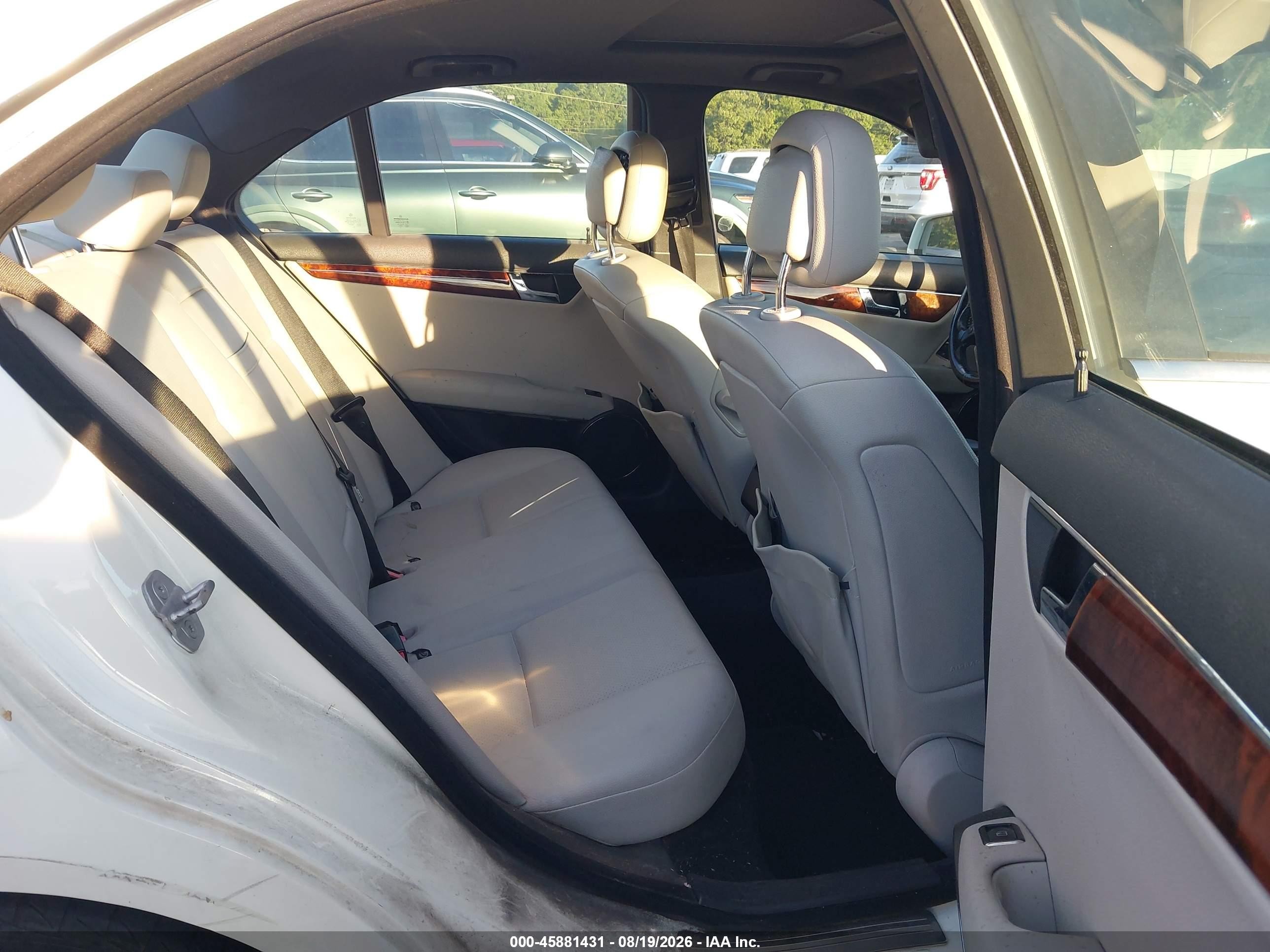 2011 Mercedes-benz C 300 Luxury/sport White vin: WDDGF5EB5BR159797