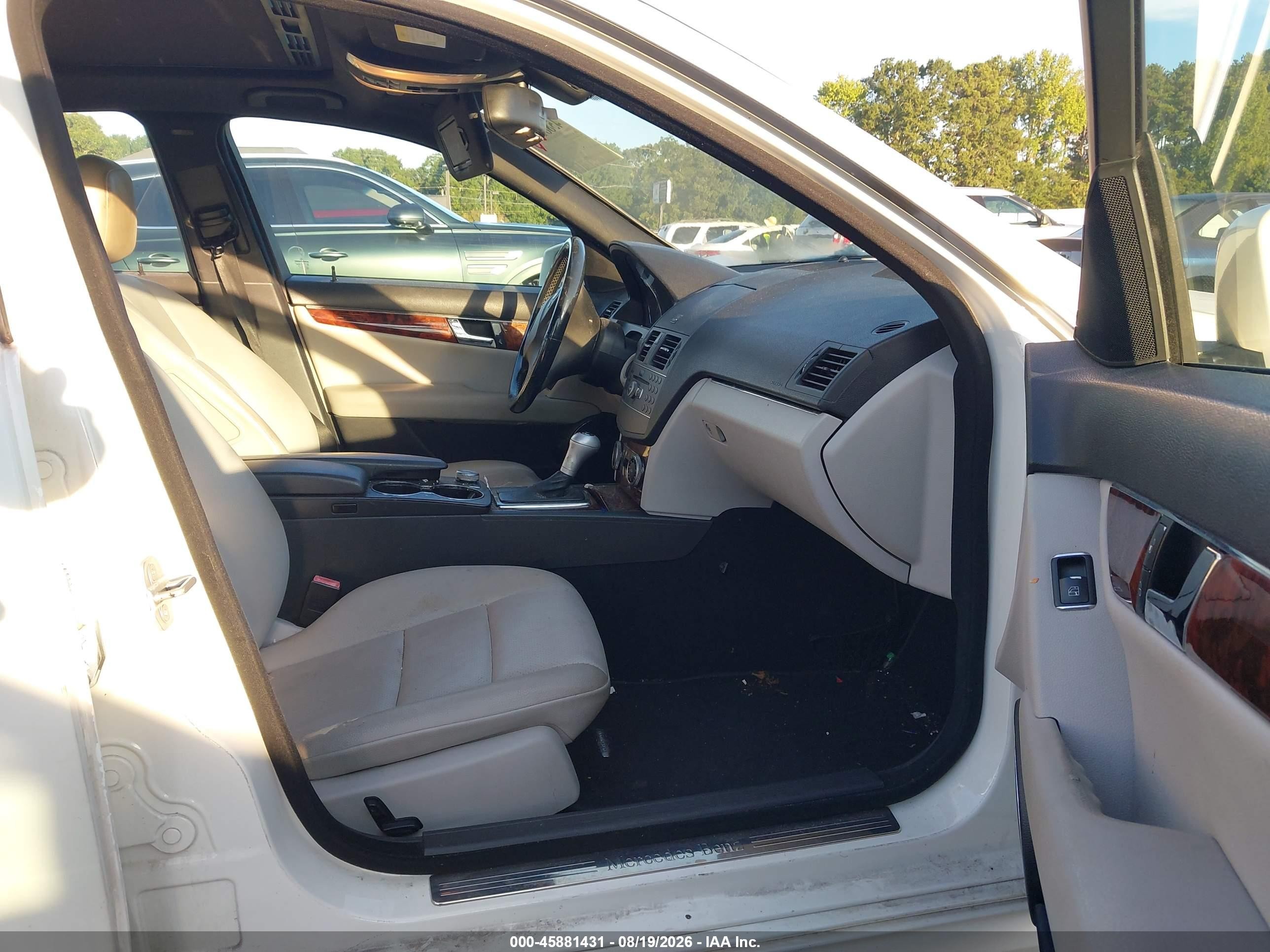 2011 Mercedes-benz C 300 Luxury/sport White vin: WDDGF5EB5BR159797