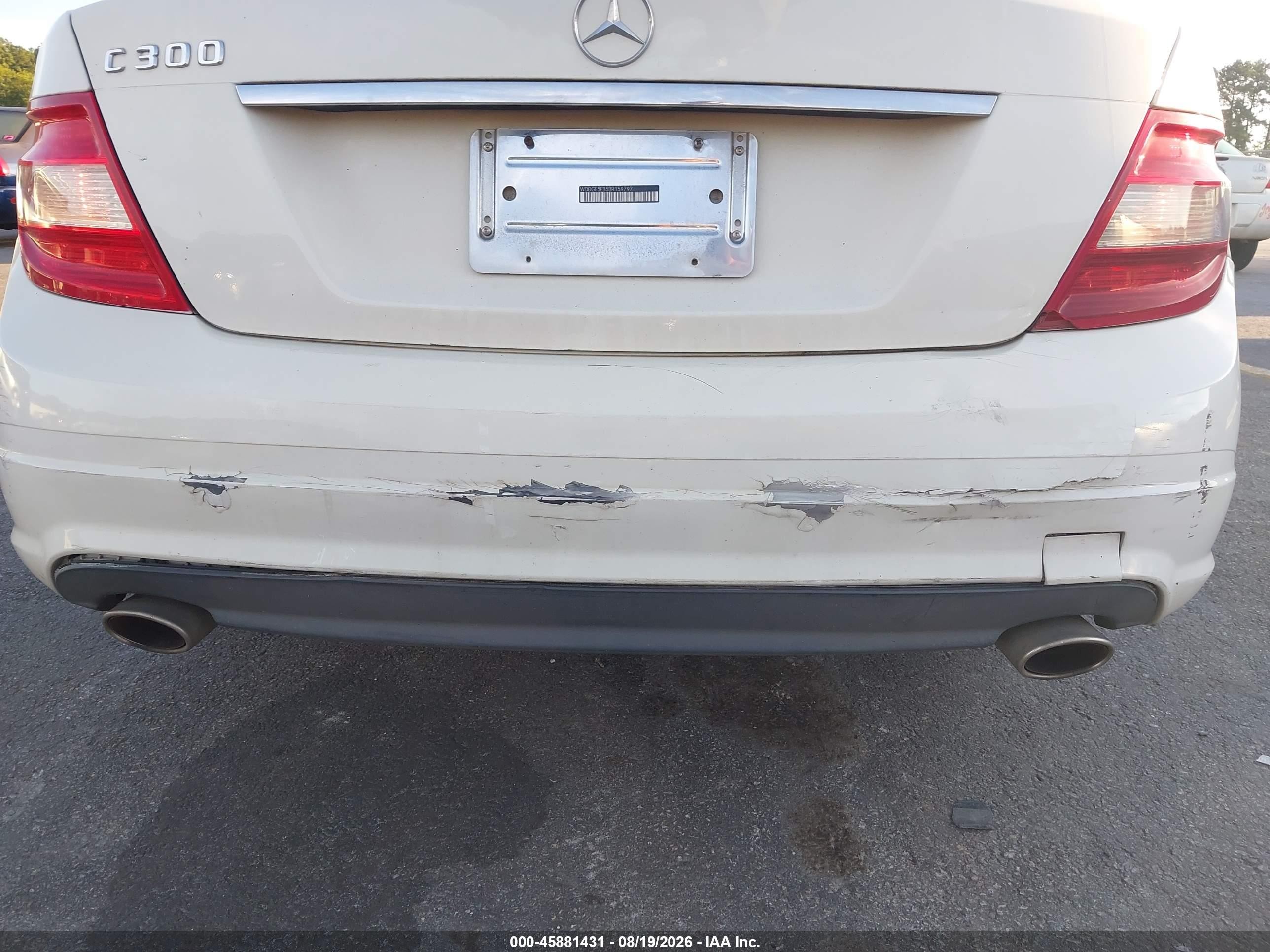 2011 Mercedes-benz C 300 Luxury/sport White vin: WDDGF5EB5BR159797