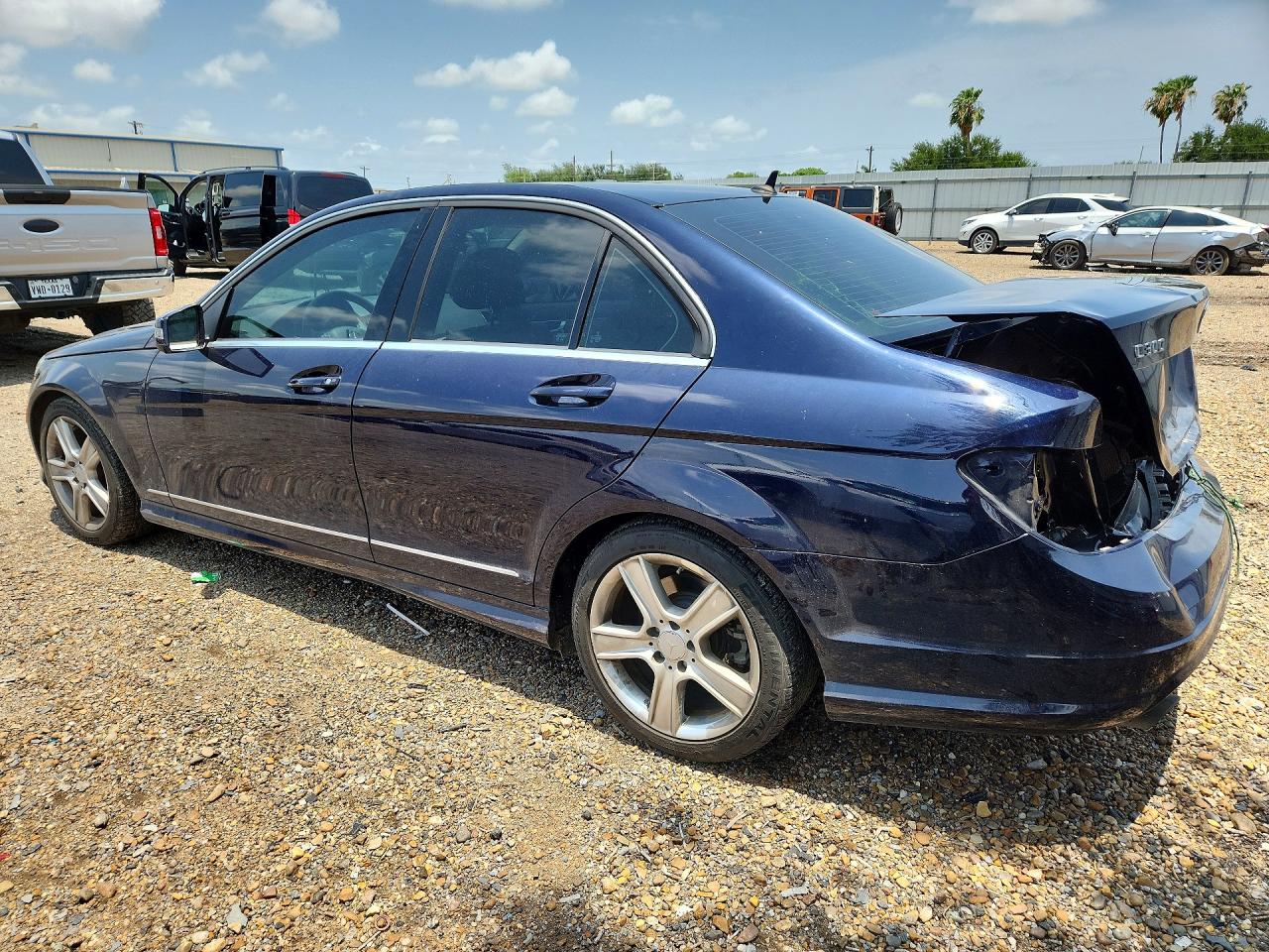 2011 Mercedes-benz C 300 Blue vin: WDDGF5EB5BR173022