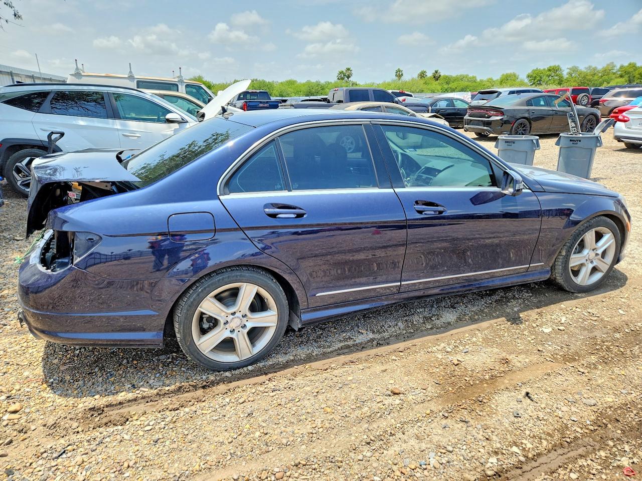 2011 Mercedes-benz C 300 Blue vin: WDDGF5EB5BR173022
